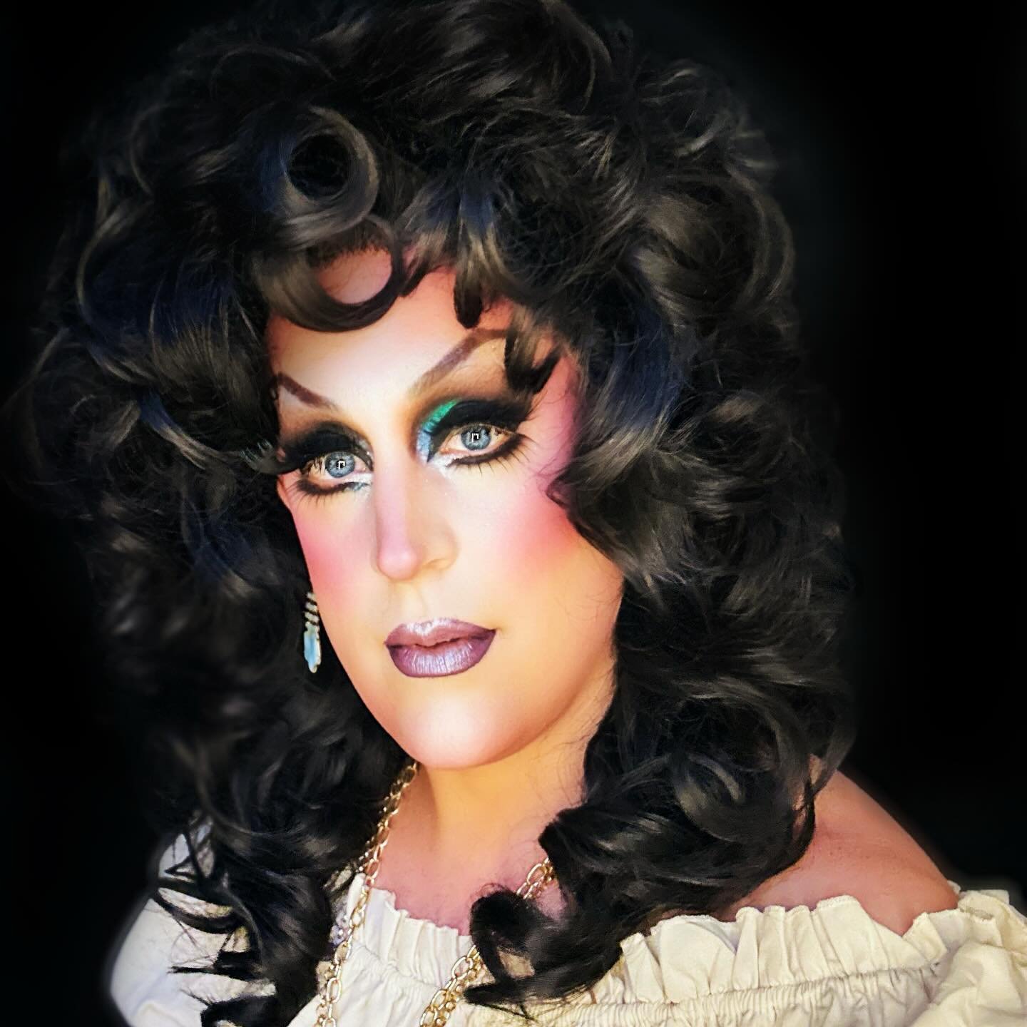 See you tonight at @tackroomchicago 8-10pm, all Woodstock all night with @kevanchicago !
Makeup: @tartecosmetics @onesize @patmcgrathreal @karlacosmetics @maccosmetics @anastasiabeverlyhills
Hair by @neciashairstyling
#drag #makeup #witchesofinstag