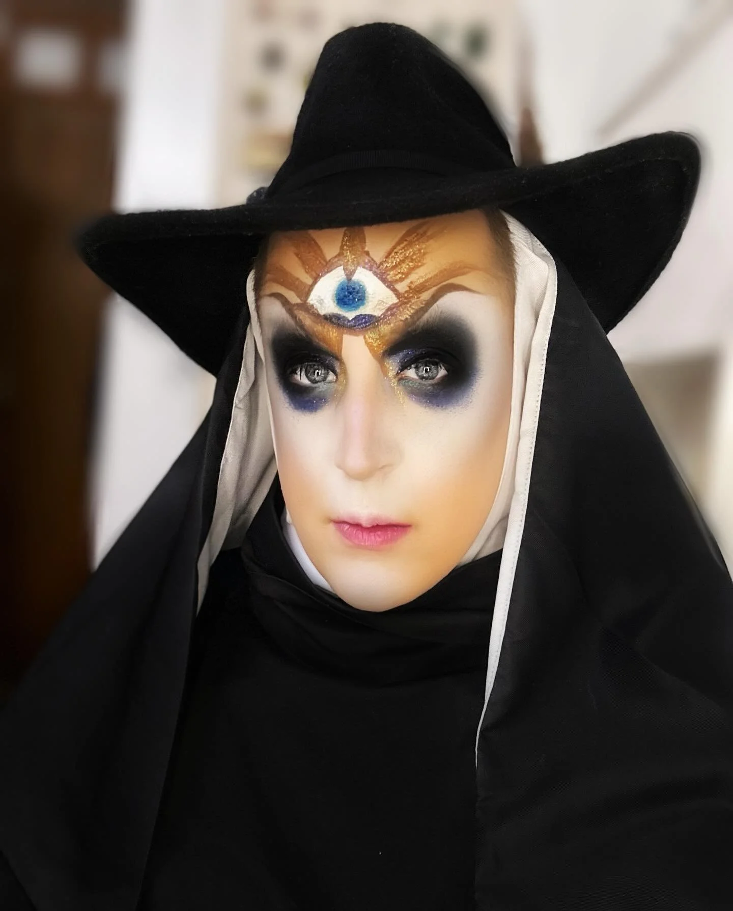 So much fun to recreate the nun from one of my favorite artist&rsquo;s work: To the Tower (1960) by Remedios Varo. With some added inspiration from Mary Queen of the World Cathedral in Montreal 💚
Thank you @artsclubchicago @jennamarielyle for a surr