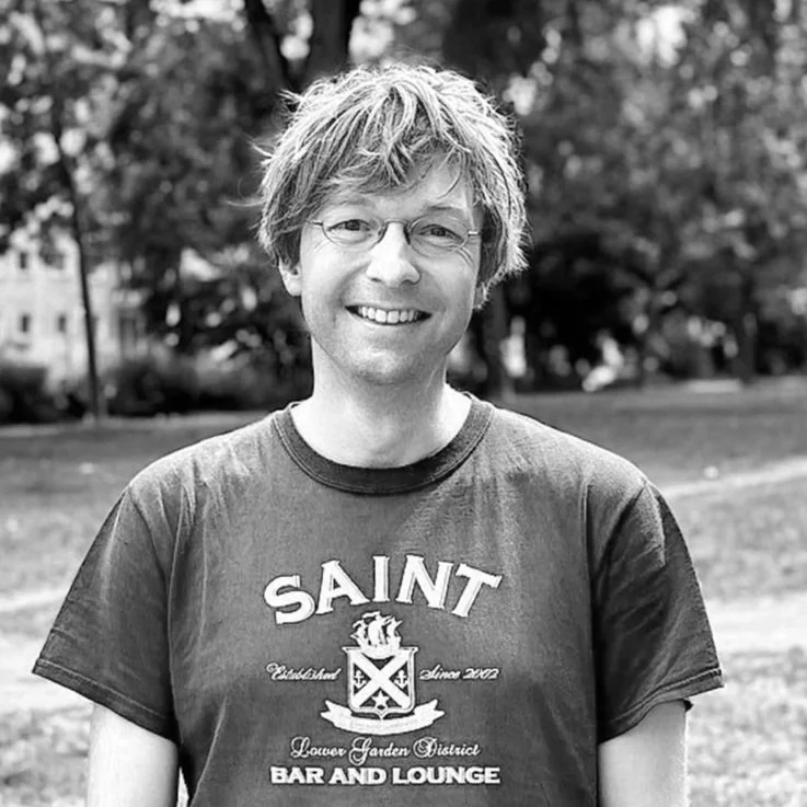 Sebastian Hoffmann works at the German Centre of the International Theatre Institute (ITI), where he coordinates the “touring artists” help desk, advising on administrative regulations for cross-border work in all cultural disciplines.

He studied No