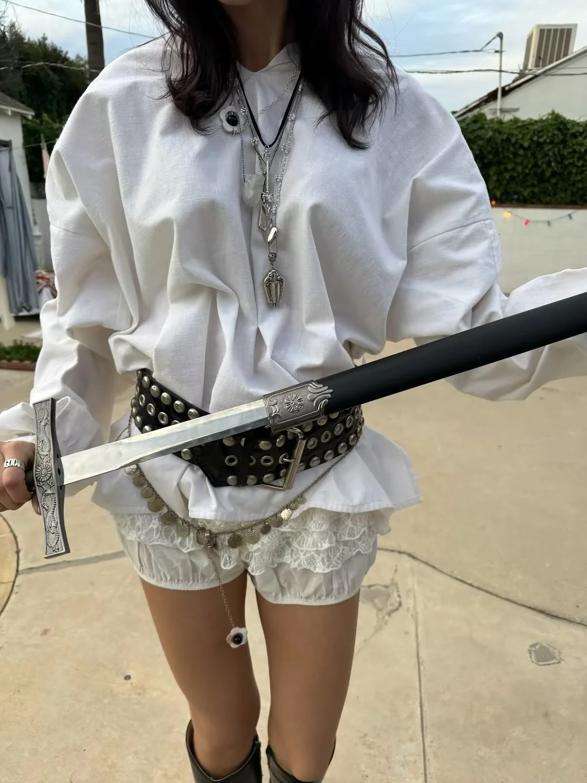 I spy two Fraetwenblostm stim charms, styled in ren faire perfection by the fabulous @rubytwentytwo