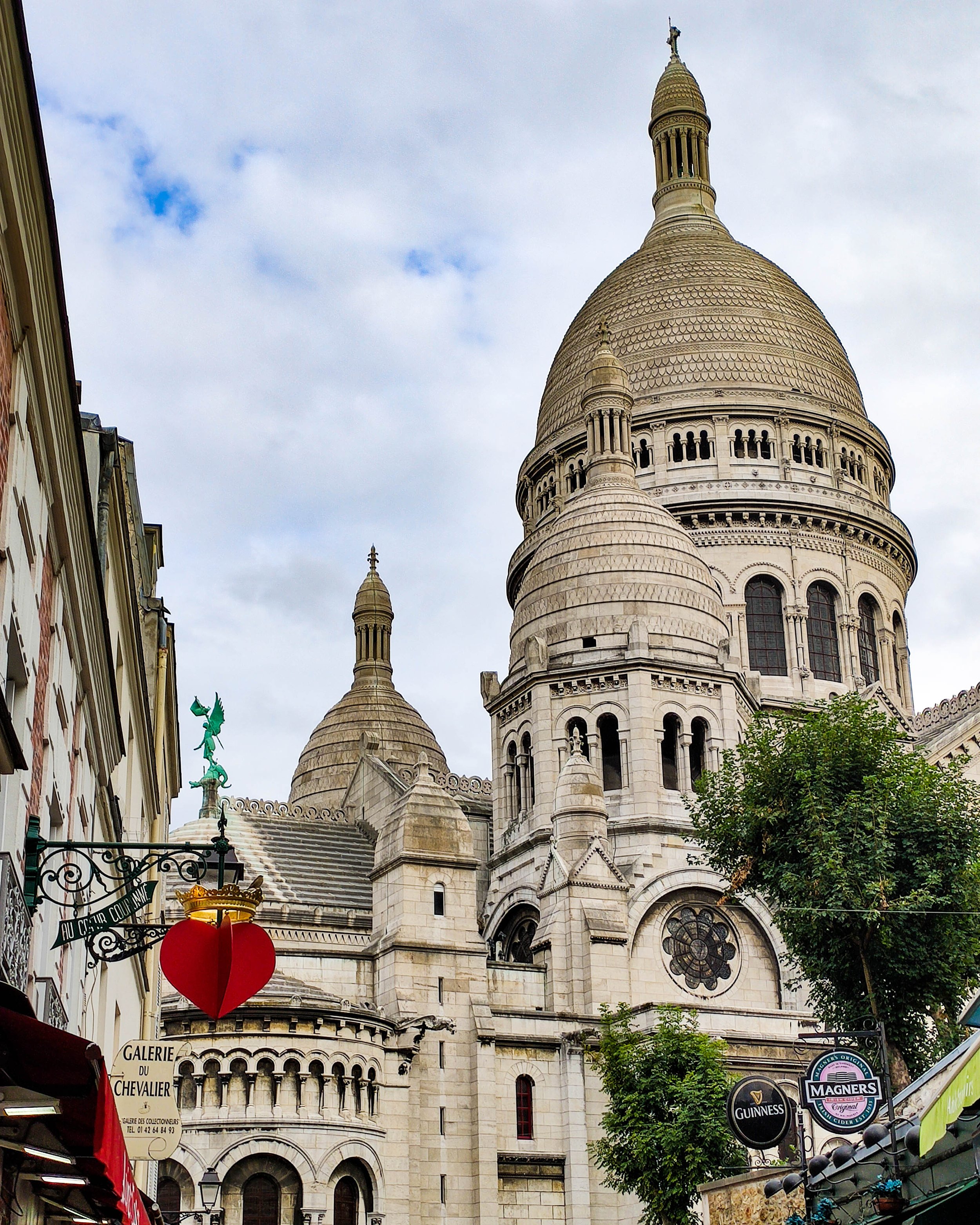 How to Explore Montmartre on Your Own : A Self-Guided Walking Tour