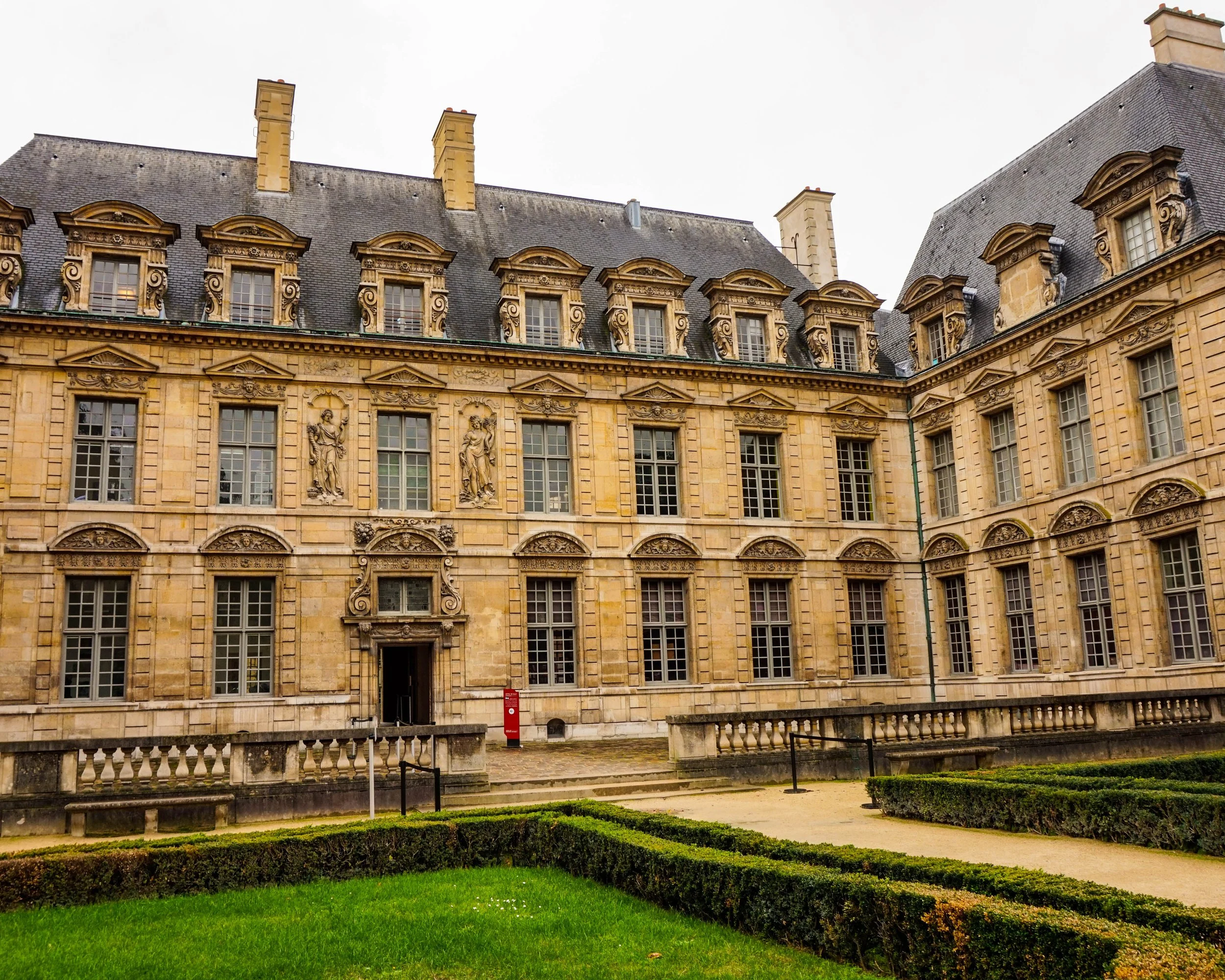 Exploring Le Marais : Paris's Most Layered Neighborhood