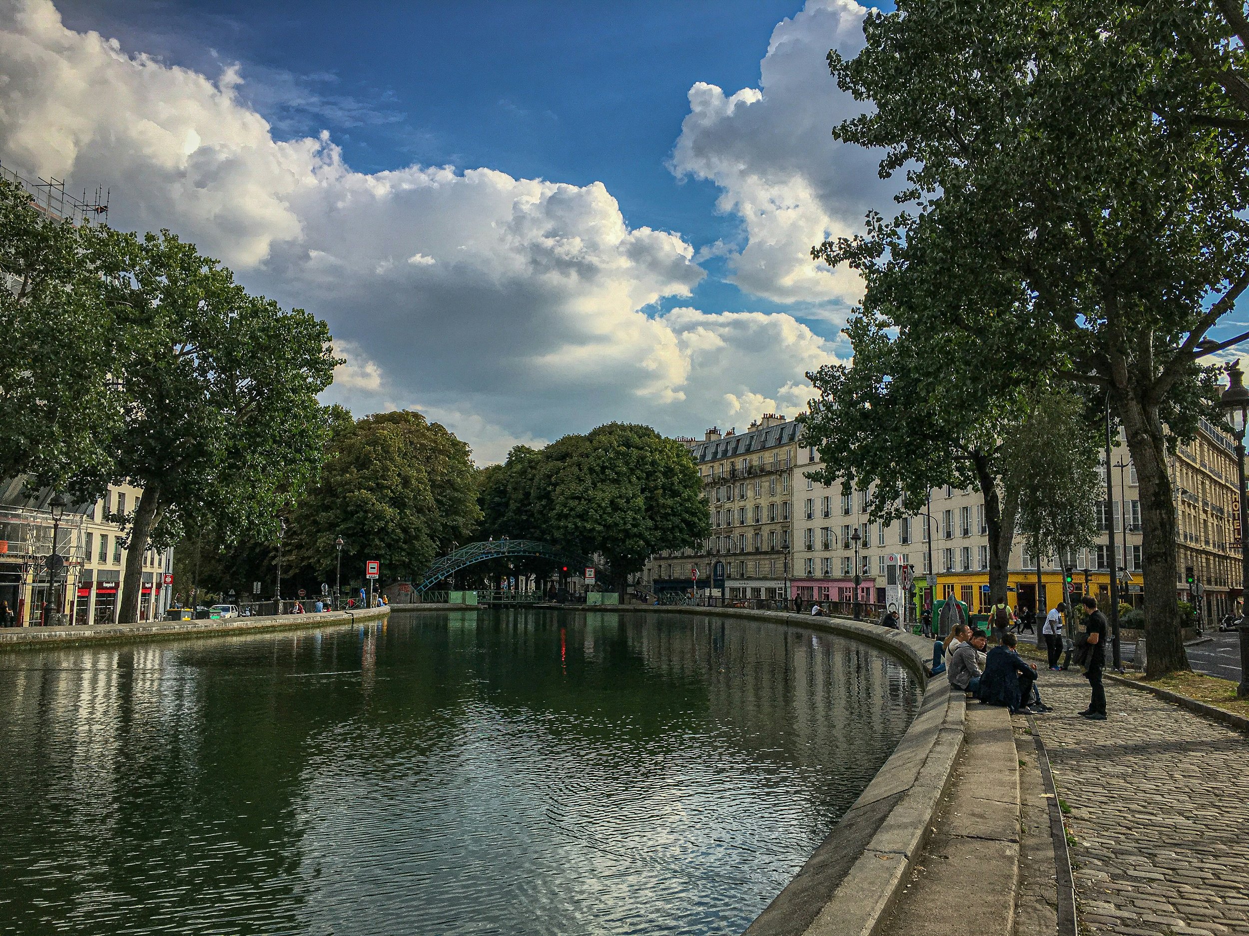 Best Paris Neighborhoods to Explore on Foot