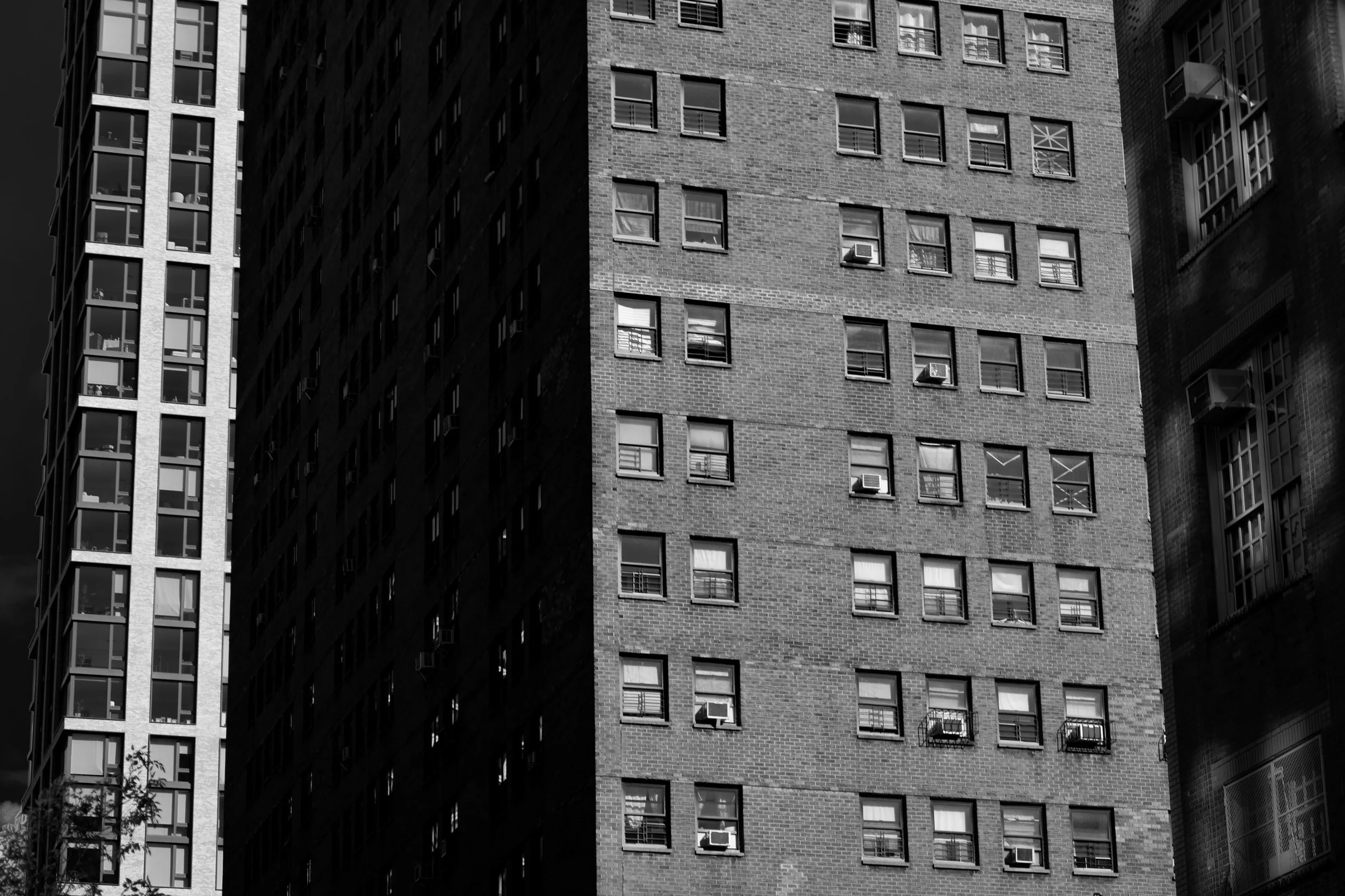  building (b&w)1.jpg