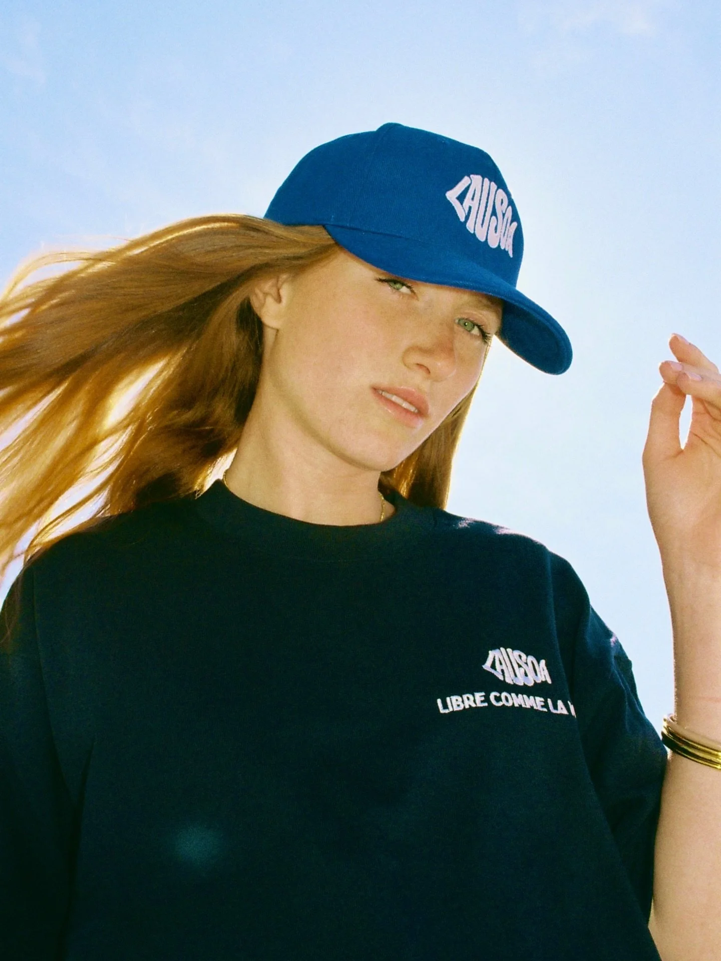 Mod&egrave;le : les sea&rsquo;sters ⛵️
.100% coton bio
.280g/m2 
.coupe boxy 
.col en c&ocirc;tes 1x1
.broderie 

Casquette lausoa &eacute;lectrique 🧢
.100% coton
.broderie 

#librecommelamer #marquefrancaise #oceaninspired #casquettebleu #100coton