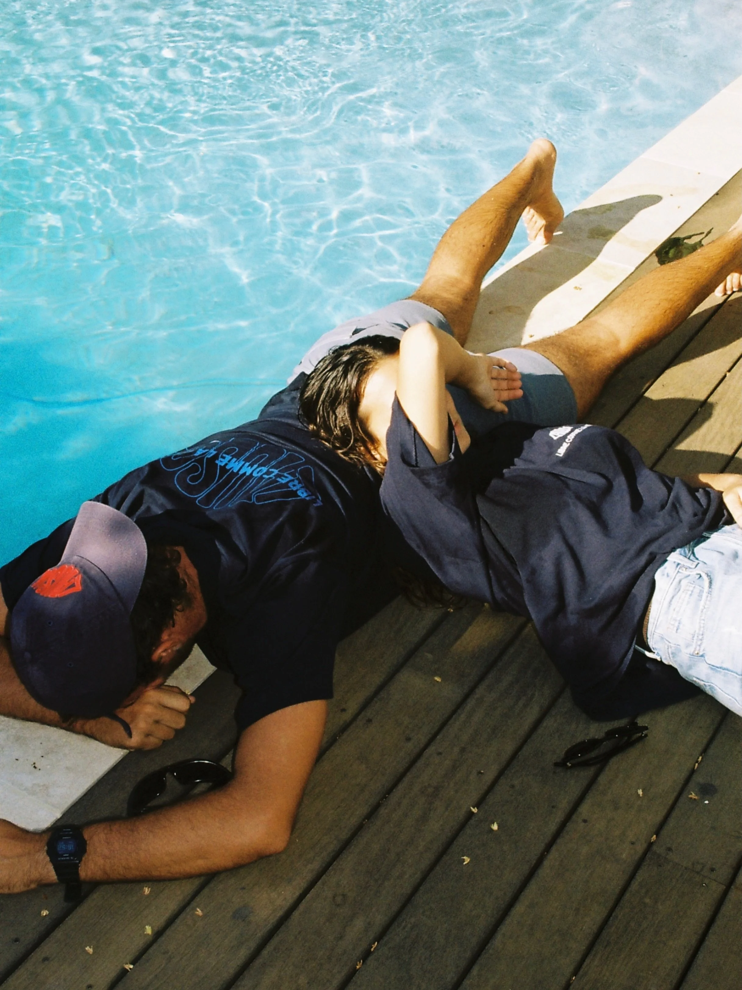 Apr&egrave;s-midi peace in 🌞💙🌴
Mod&egrave;les : T-shirts &bull; Nuit Marine, Sea&rsquo;sters 
Manche longue &bull; Blue Tide 

#nouvellemarque #marquefran&ccedil;aise🇫🇷 #creatrice #librecommelamer #oceaninspired