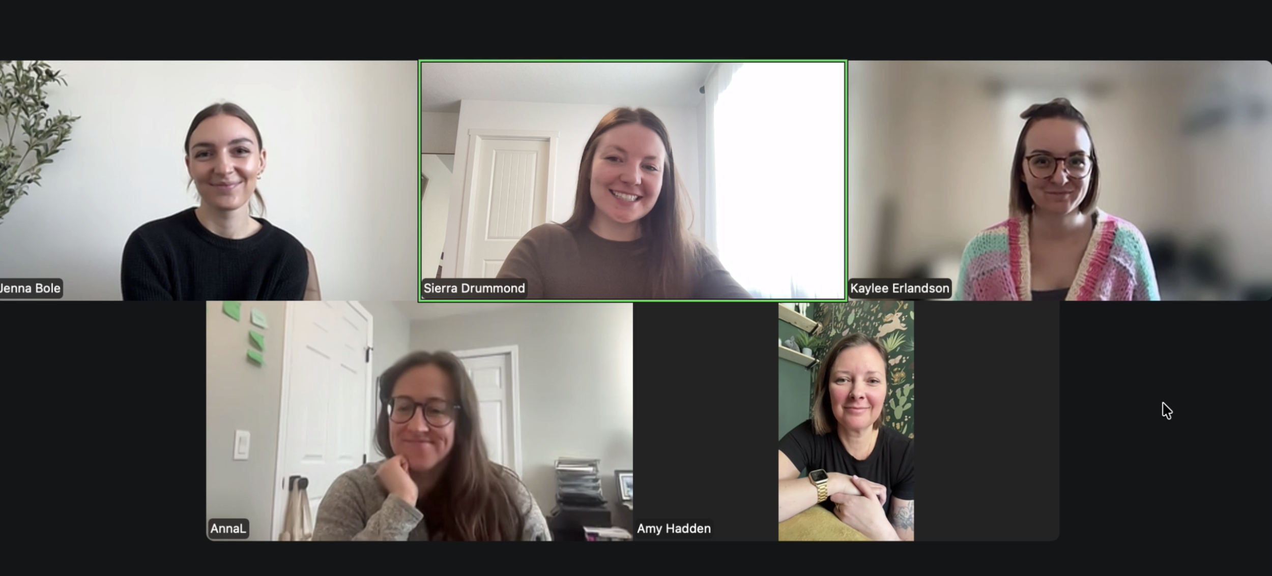 What Types of Communities Exist for Ambitious Women Entrepreneurs and Personal Growth?