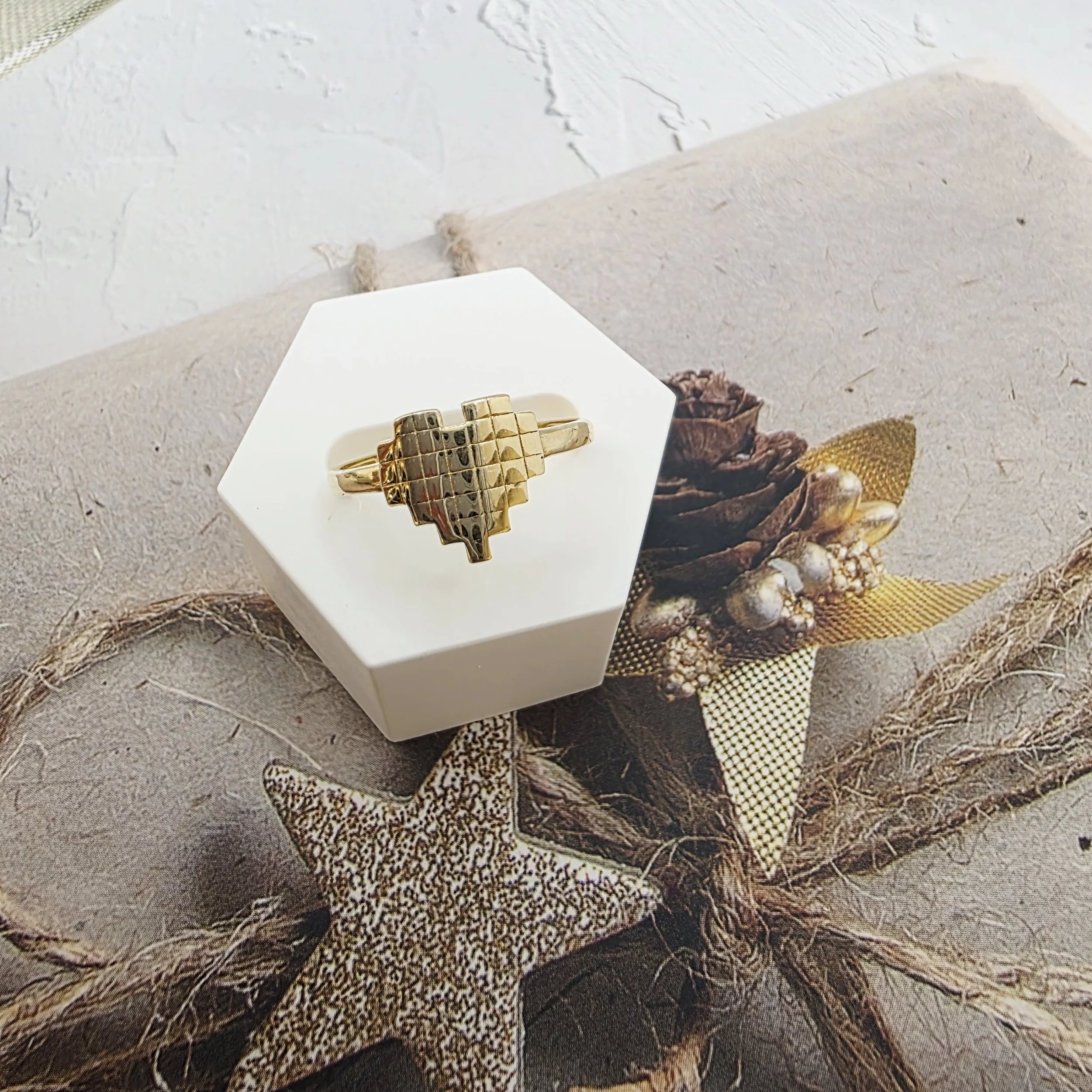 14K GOLD RING/ INEL AUR 14K R0460