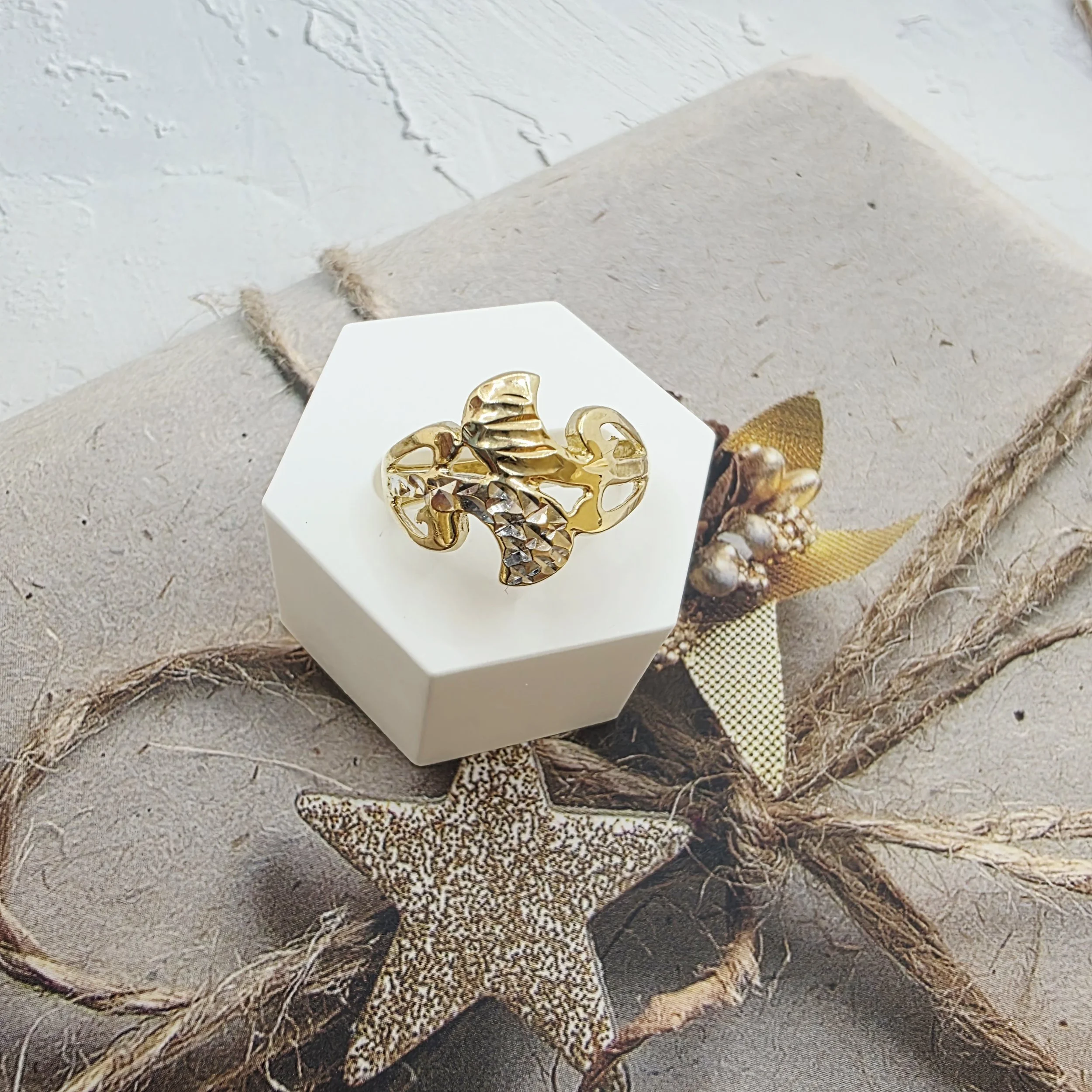 14K GOLD RING/ INEL AUR 14K R0468