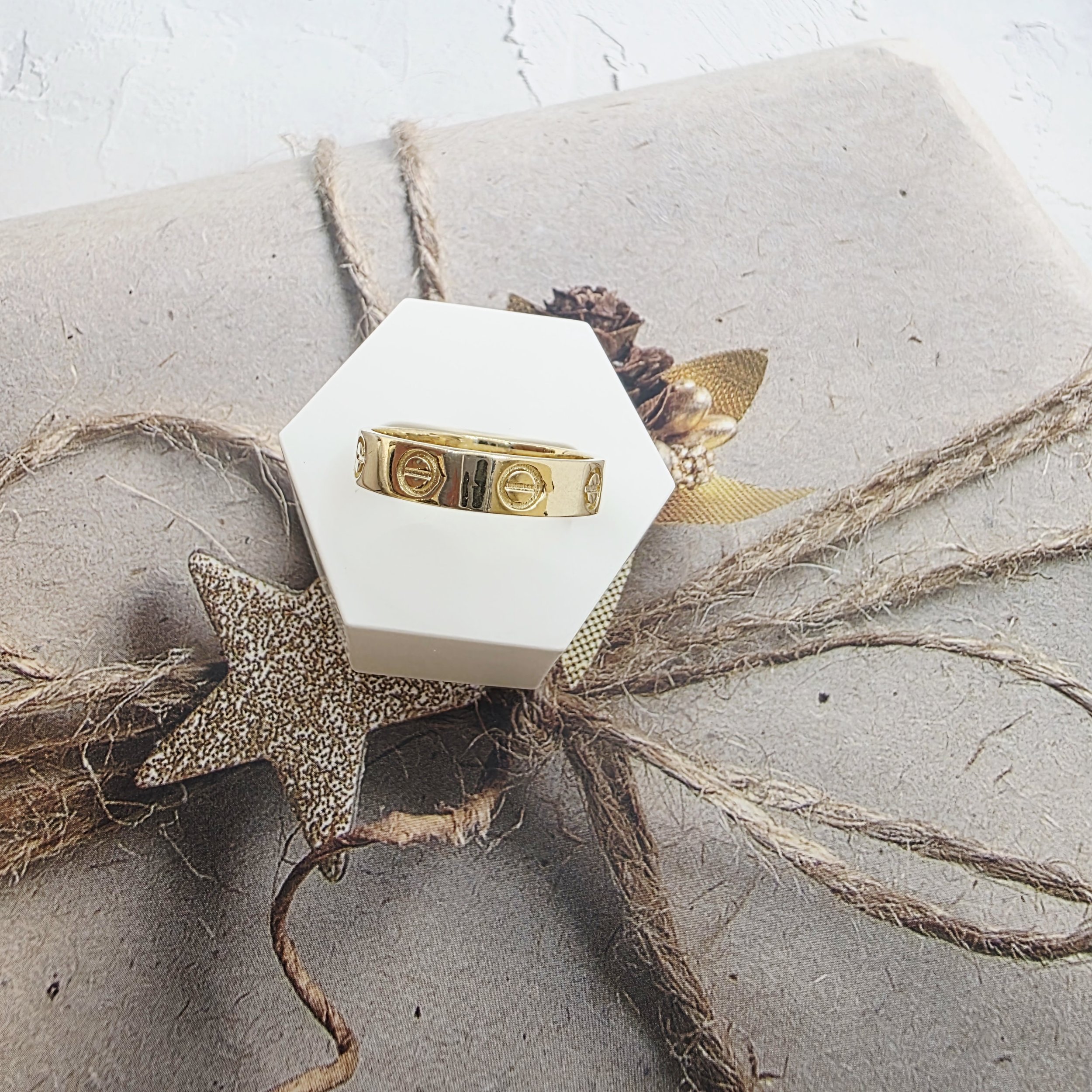 14K GOLD RING/ INEL AUR 14K R0479