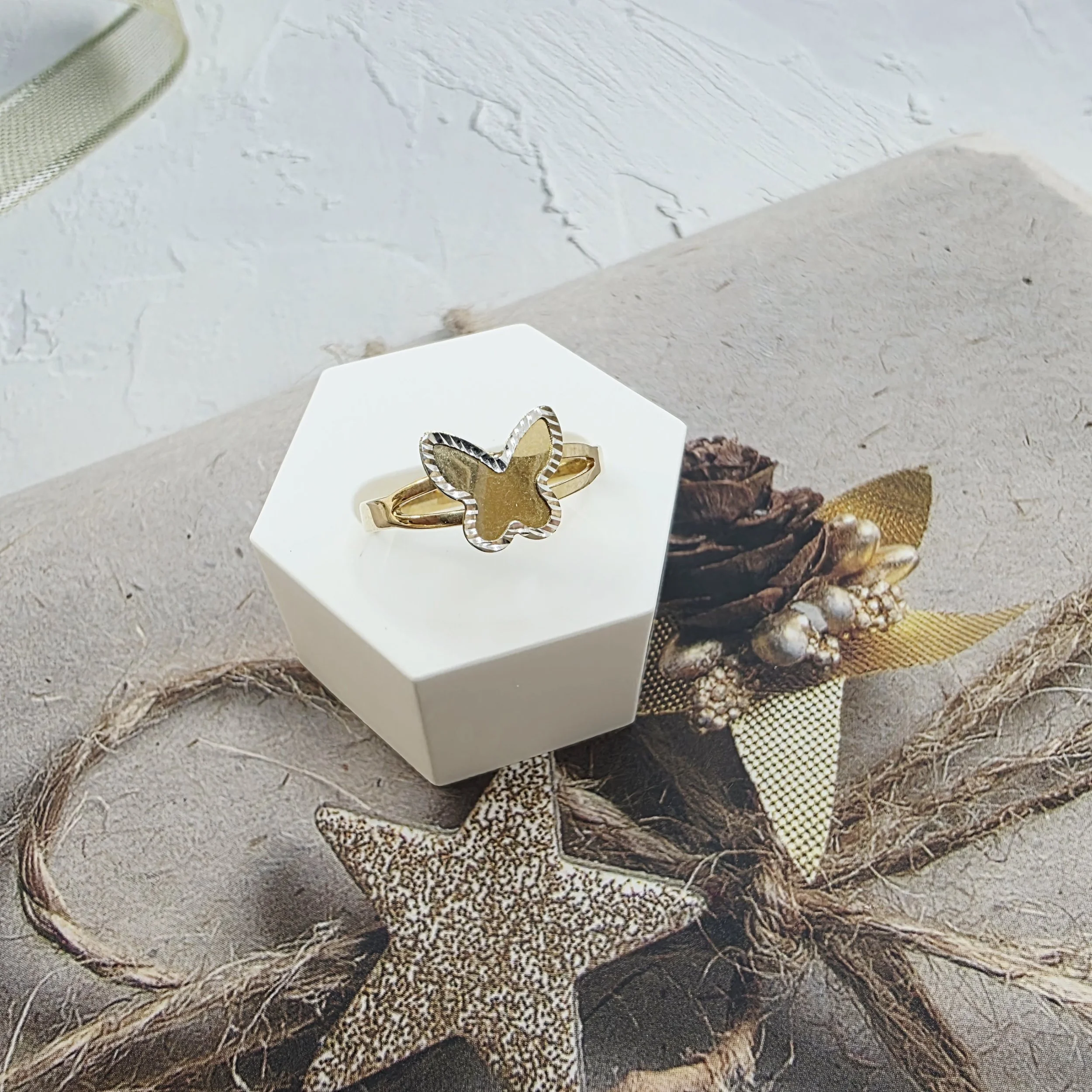 14K GOLD RING/ INEL AUR 14K R0461