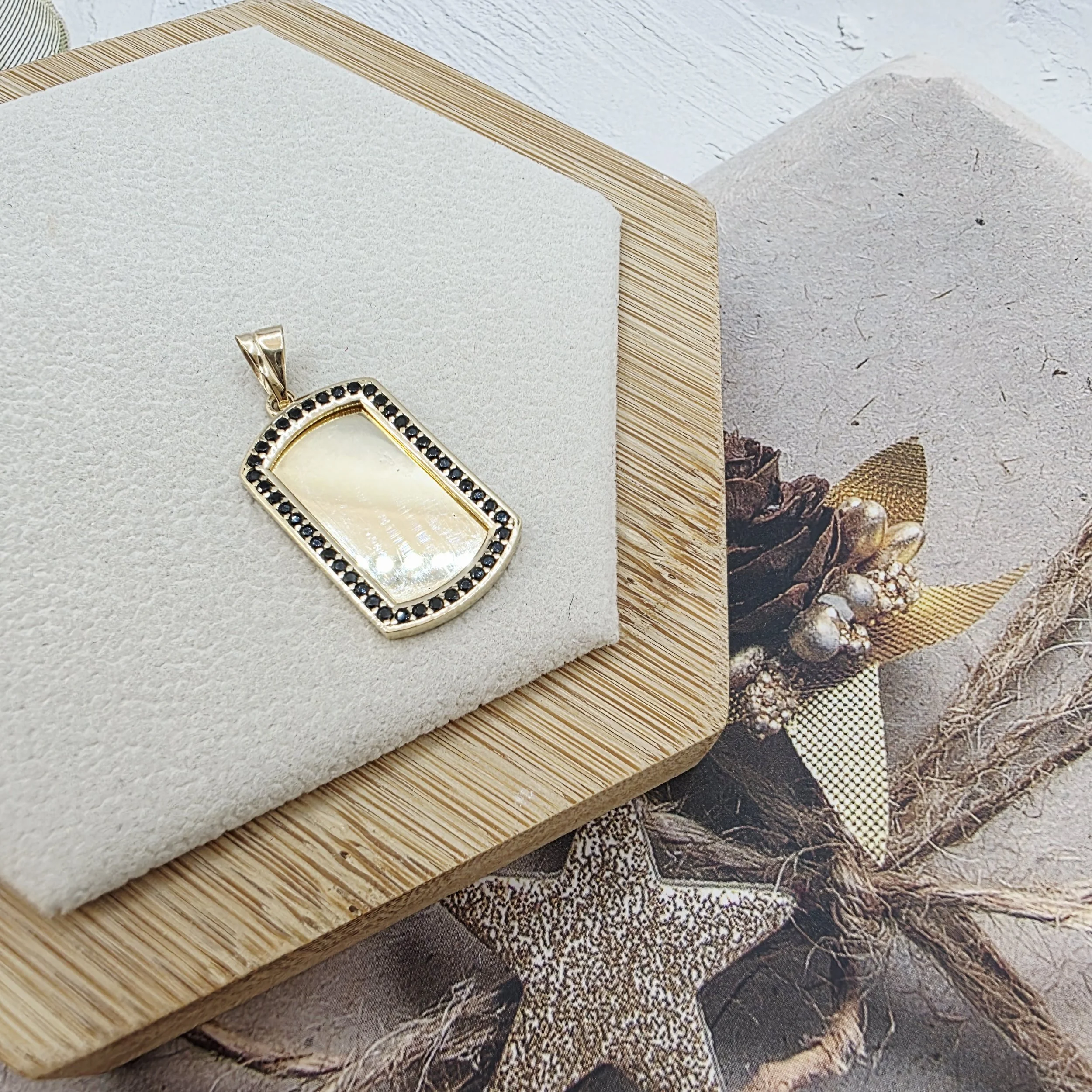 14k GOLD PENDANT/ PANDANTIV AUR 14K P0122