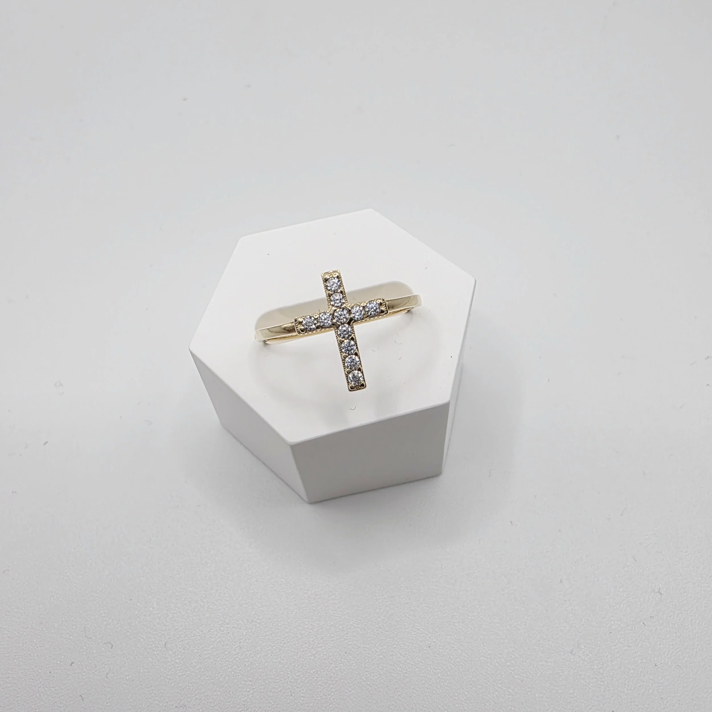 14K GOLD RING/ INEL AUR 14K R0410