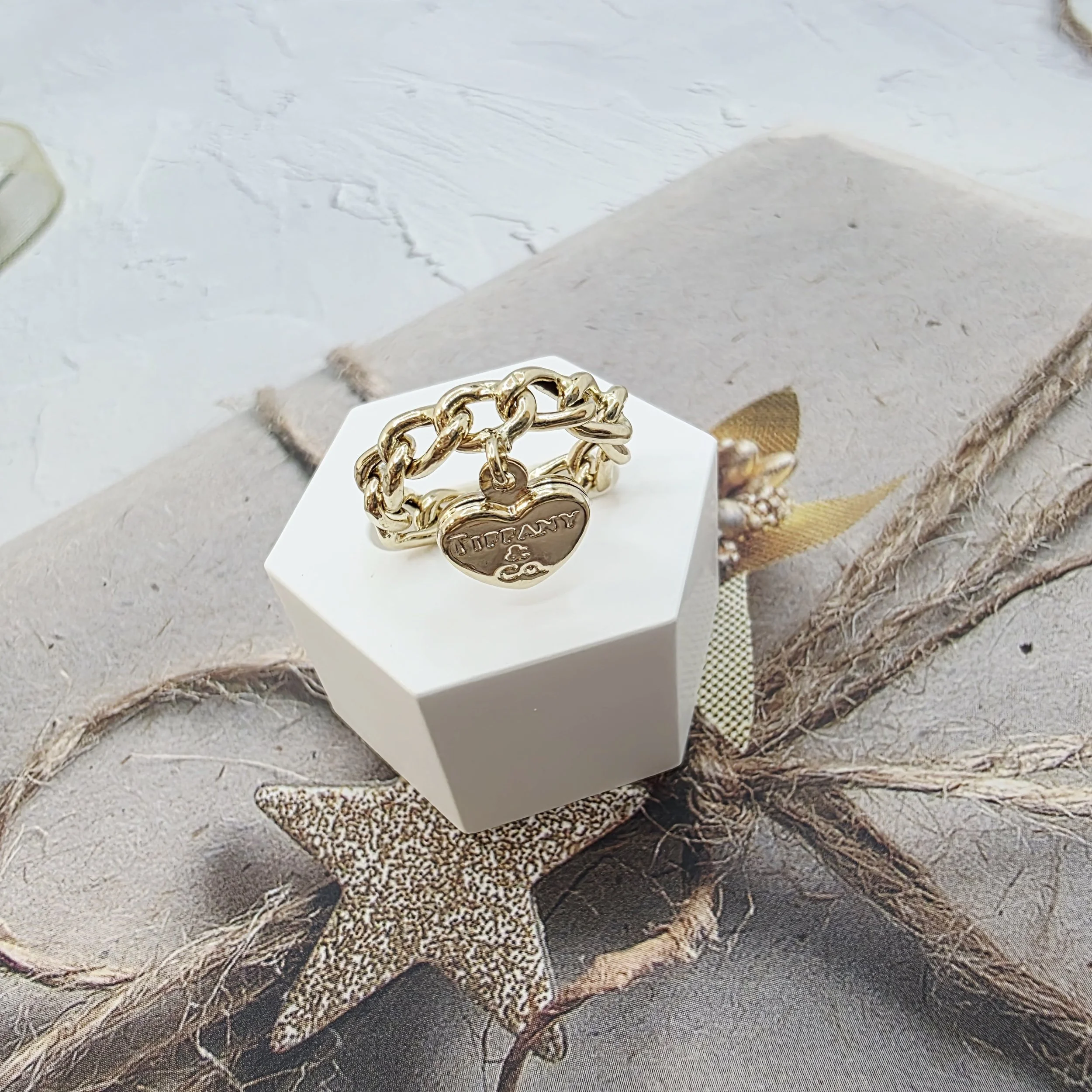 14K GOLD RING/ INEL AUR 14K R0474