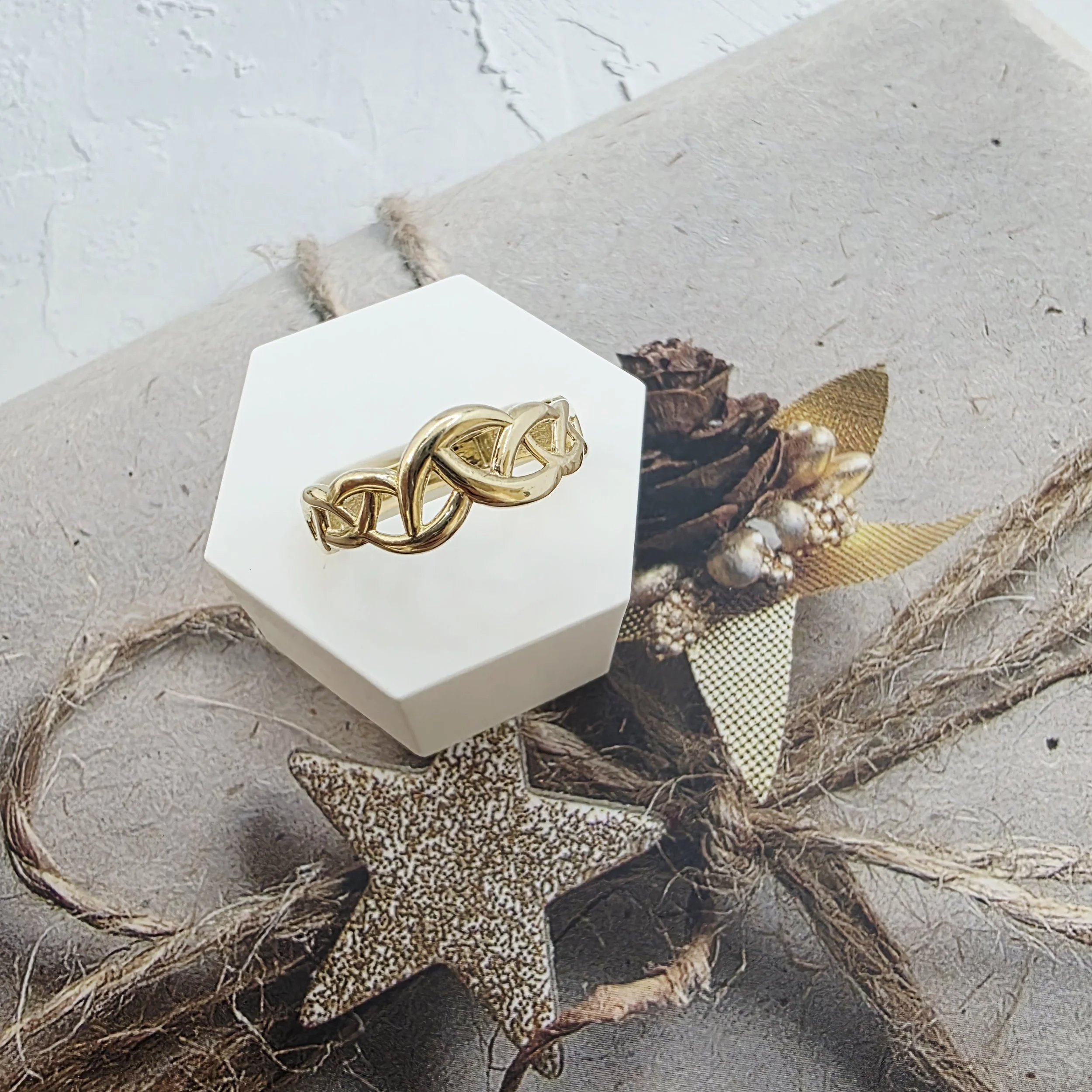 14K GOLD RING/ INEL AUR 14K R0466