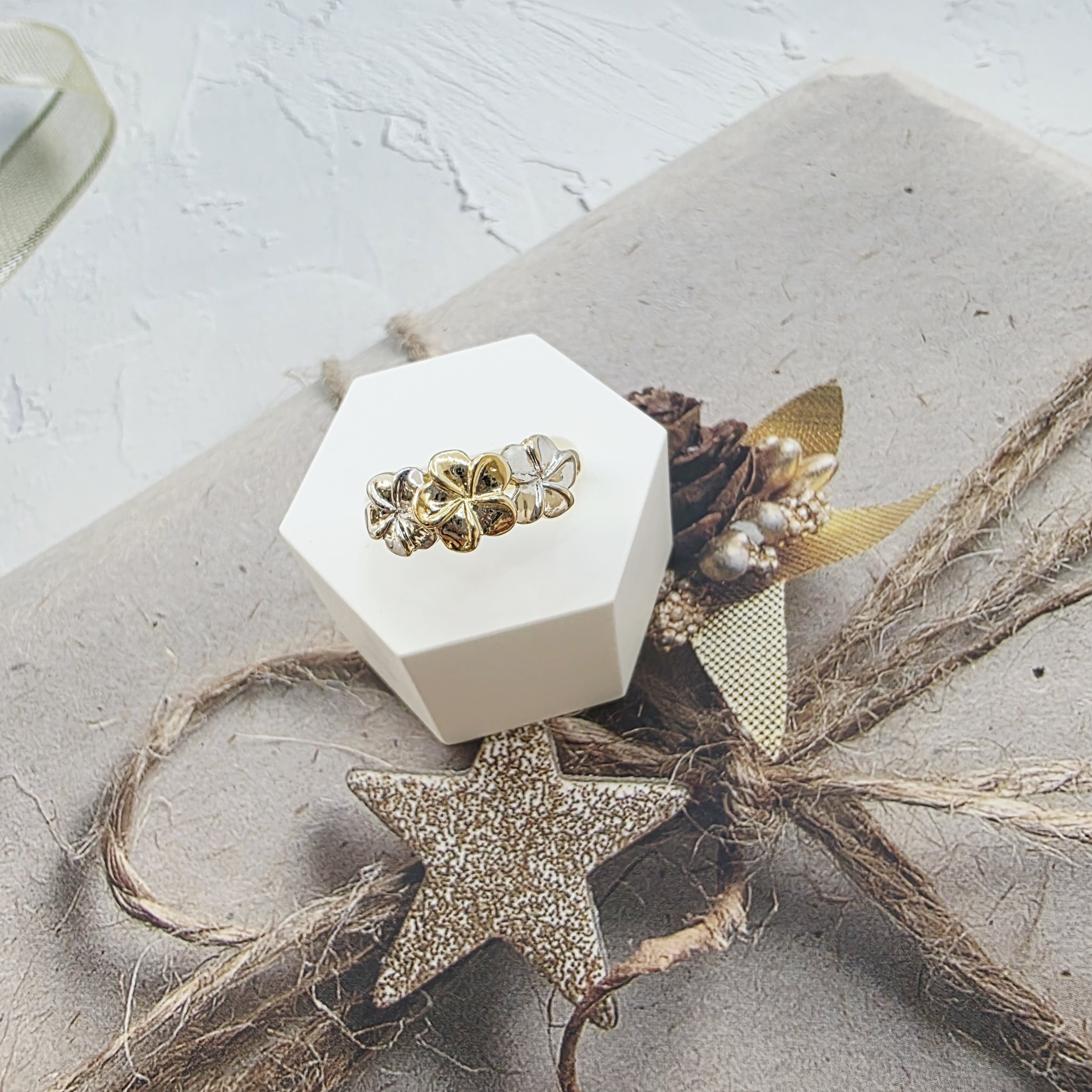 14K GOLD RING/ INEL AUR 14K R0470