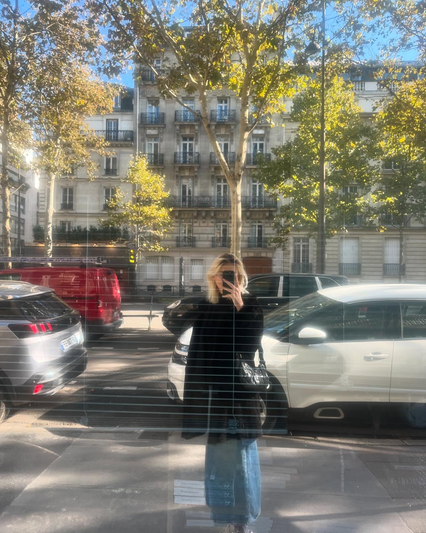 back in paris decided to reactivate this account ð