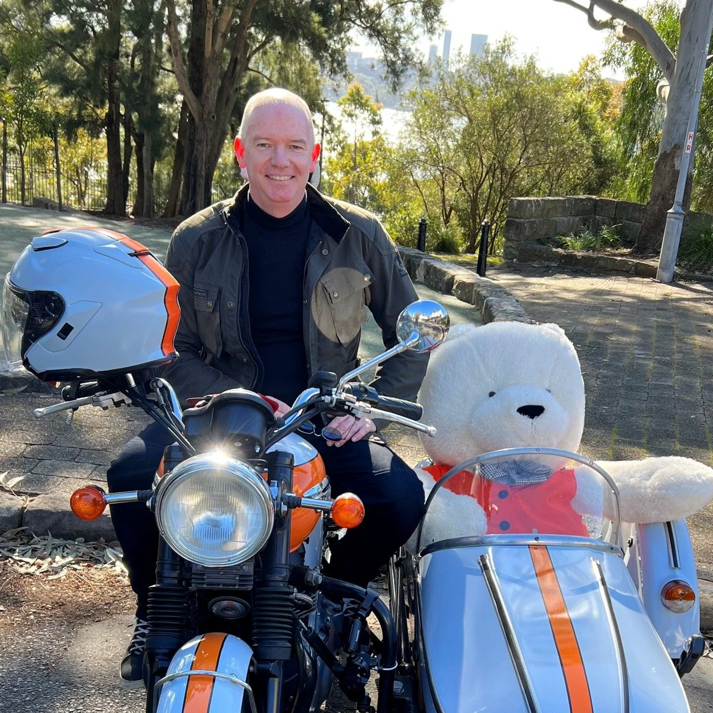 From indigenous fishing grounds to the Hungry Mile to today&rsquo;s recreated foreshore, Barangaroo carries the stories of Sydney in its sandstone. Ride with us and see where colonial history meets modern sparkle, all from the best seat in town.
#sid