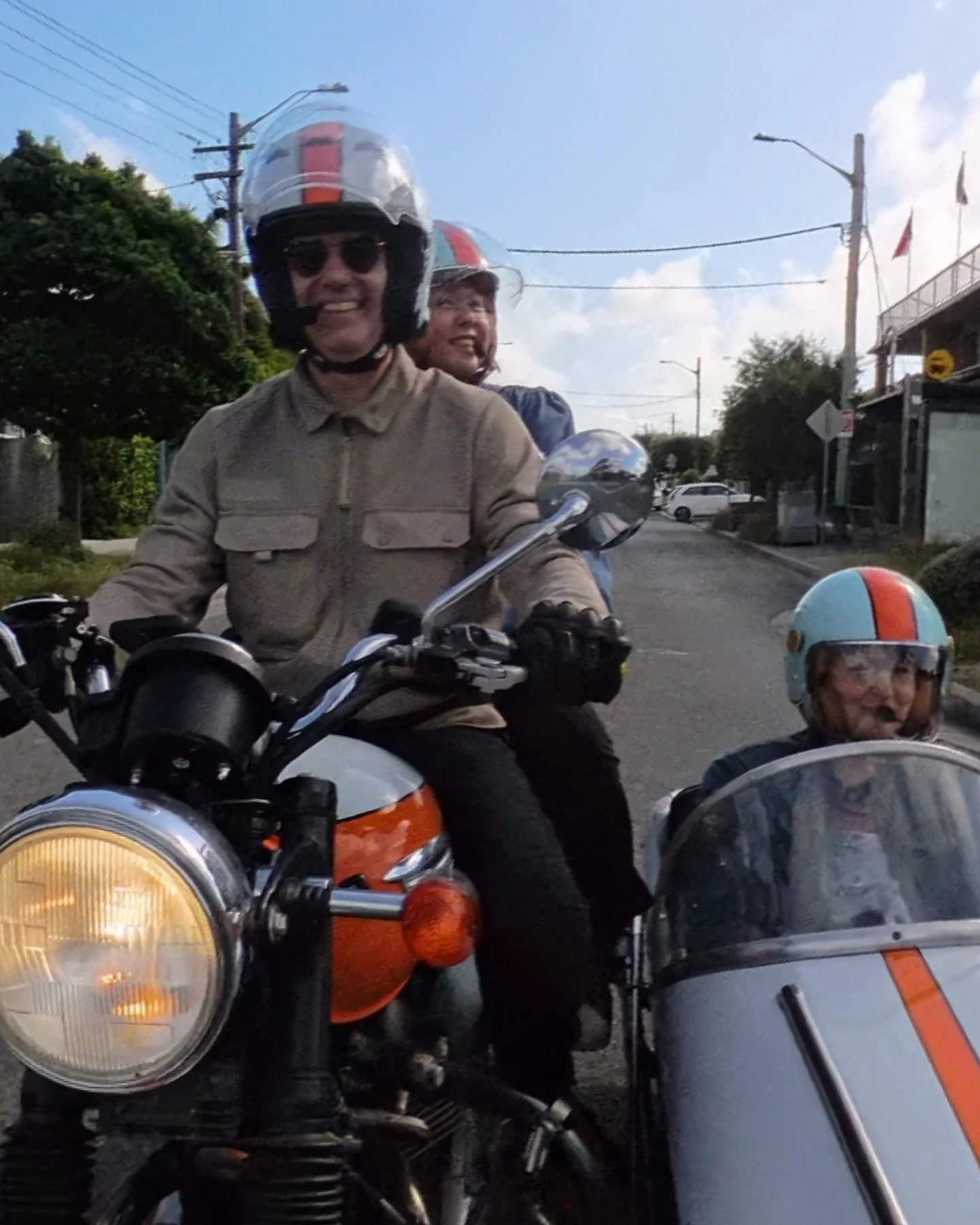 A few happy snaps from a recent tour, showing off Sydney in a way no tour bus can match! 
#ExploreSydney #NotYourAverageRide #NotYourAverageTour #RideInStyle #seeNSW #SeeSydneyDifferently #SidecarHustle #SidecarTour #SydneySidecar