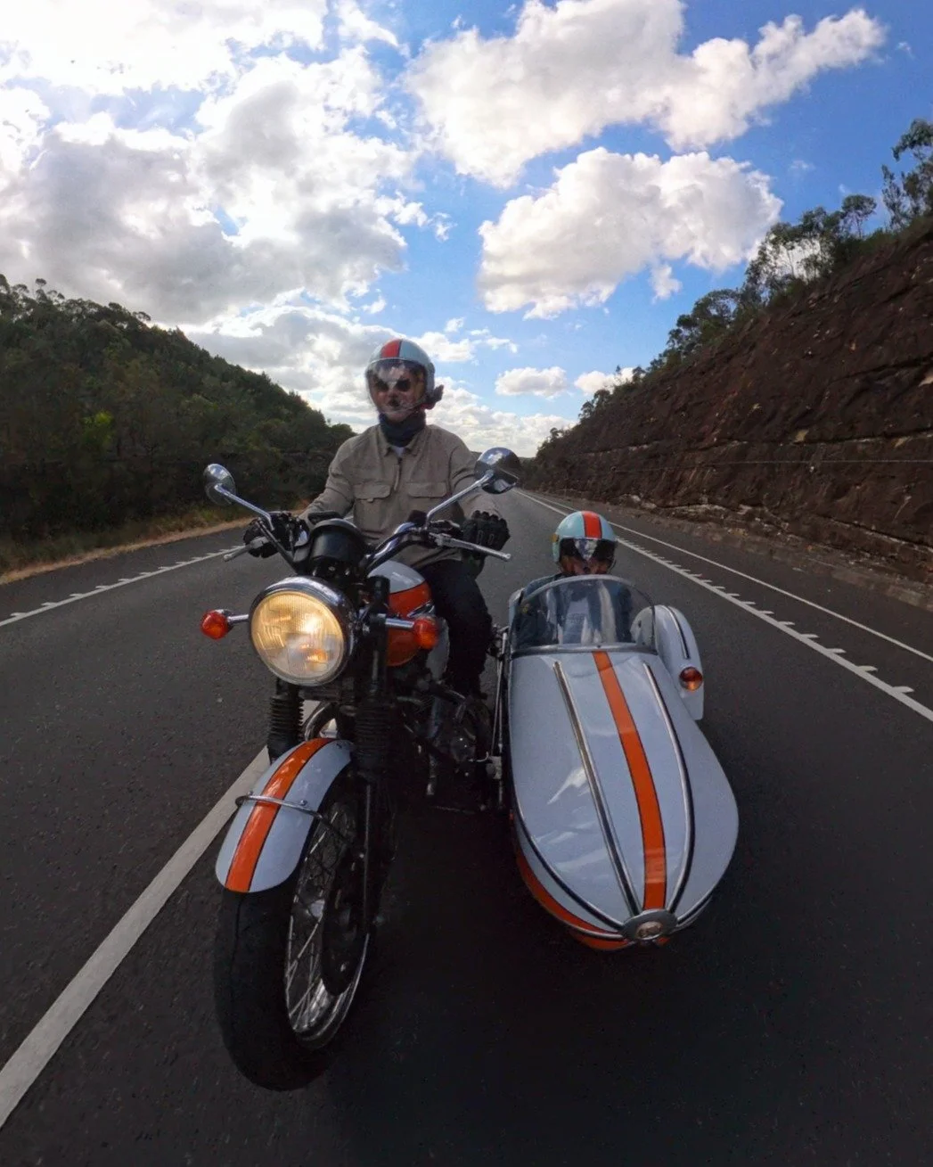 What's better than a sidecar tour around Sydney? A sidecar tour to Kangaroo Valley! Glorious weather, friendly locals, and beautiful scenery - what more could you ask for? 😃🦘🌞🌄😎