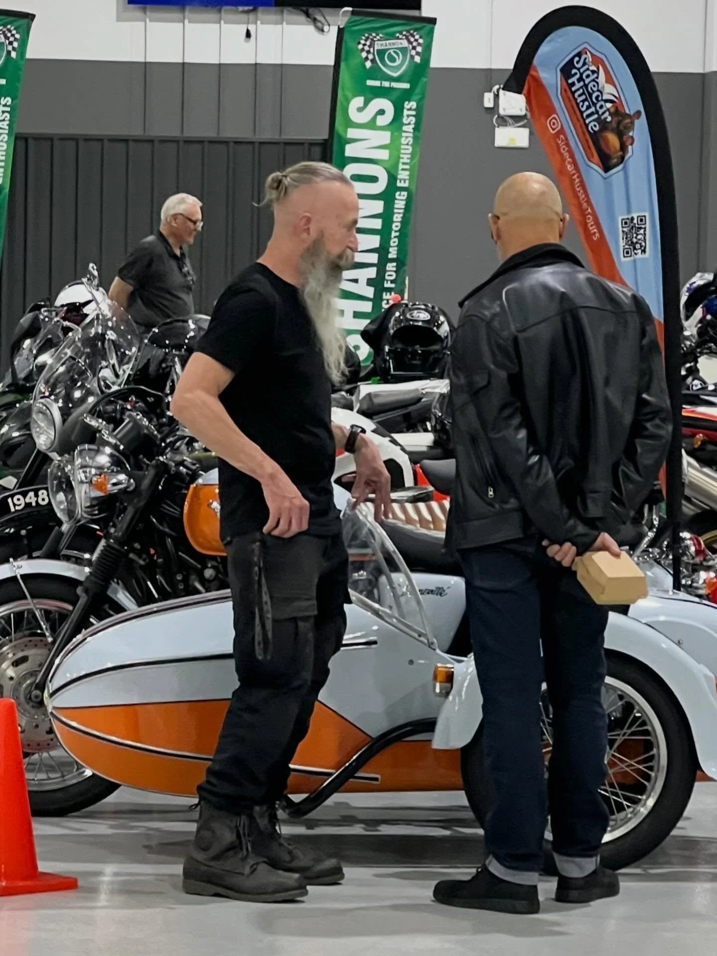 Bike Night at Shannon&rsquo;s insurance. Cool bikes everywhere, but only one sidecar! Spotted Trev from Surfside Motorcycles, helping to make it a great night for the motorcycling community 👍🏍️😎