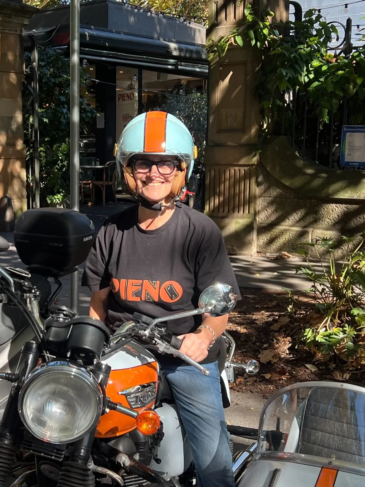 Coffee pitstop at Pieno, picked up a passenger! Coolest cafe, plus coolest way to travel, equals Surry Hills magic😎☕️👍🏍️✨