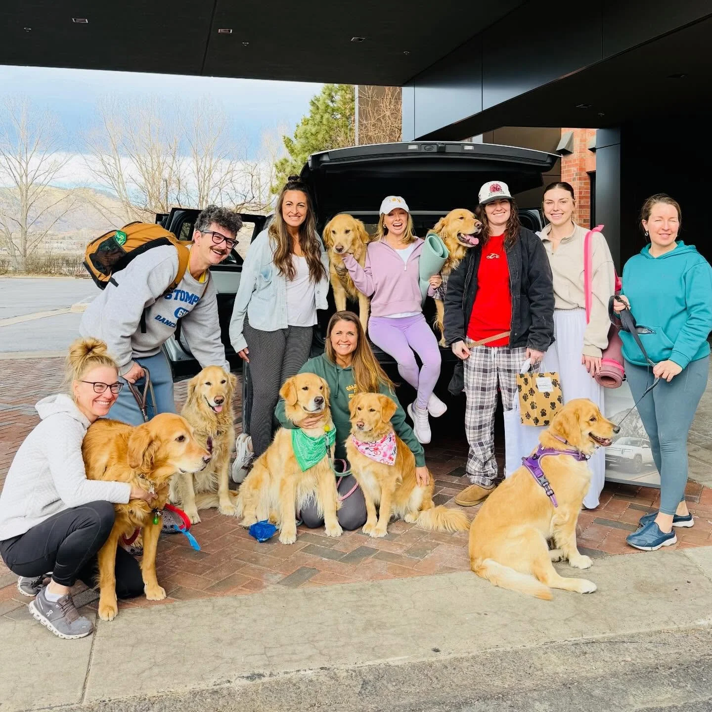 Golden Yoga with our honorary official Rivian at Goldens in Golden Festival! 🐕

Outfit by @skechers @bobs_skechers 

#goldensingolden #visitgolden #visitgoldenco