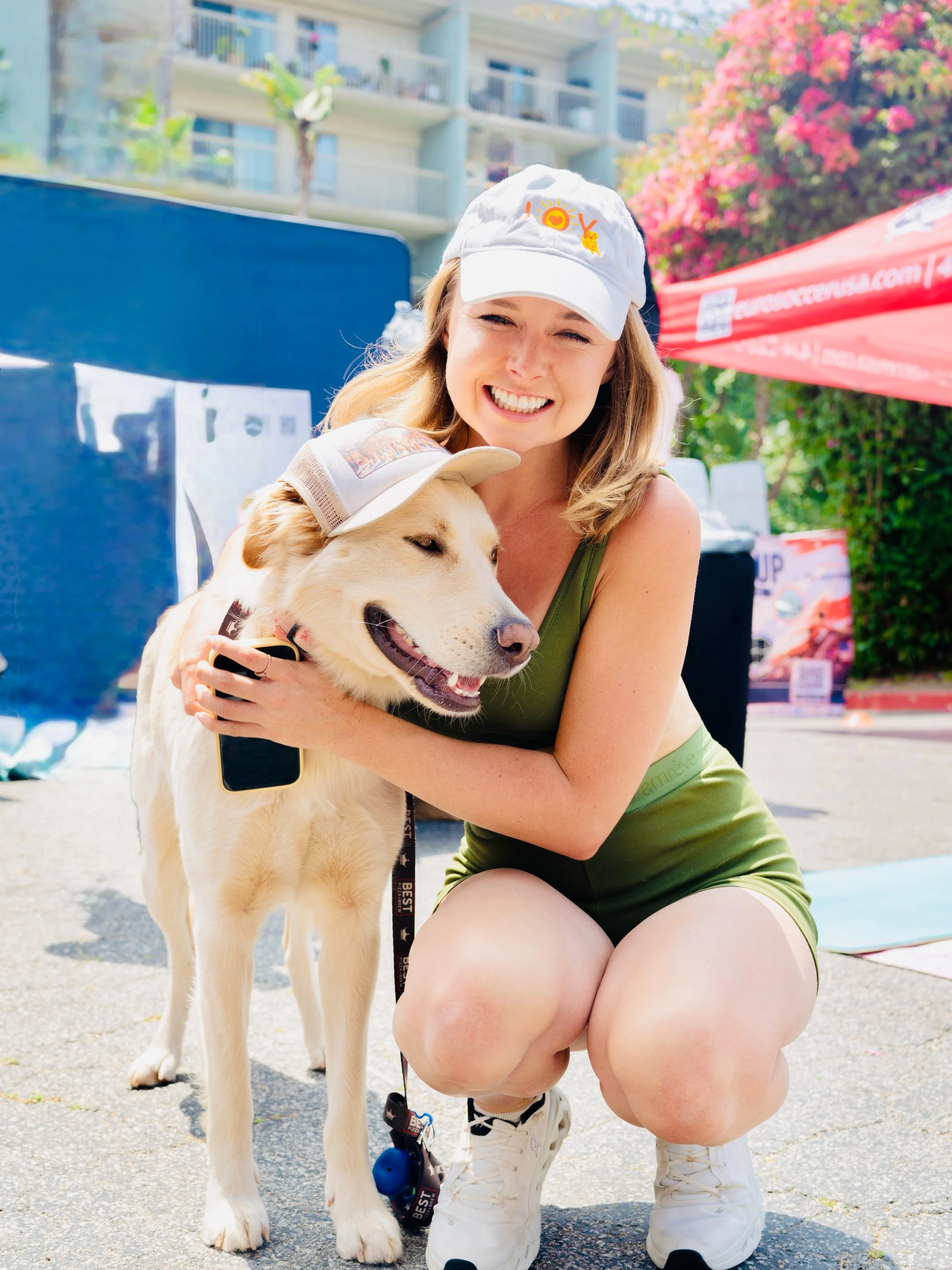 Happiest when&hellip;. ☺️🧘🏼&zwj;♀️🐕

Wore my @amrevewellness set all day and it was so breathable and comfy 💚 I&rsquo;m super picky about activewear bc I live in it and can genuinely recommend this brand!

@amrevewellness is 95% cotton - rare to 