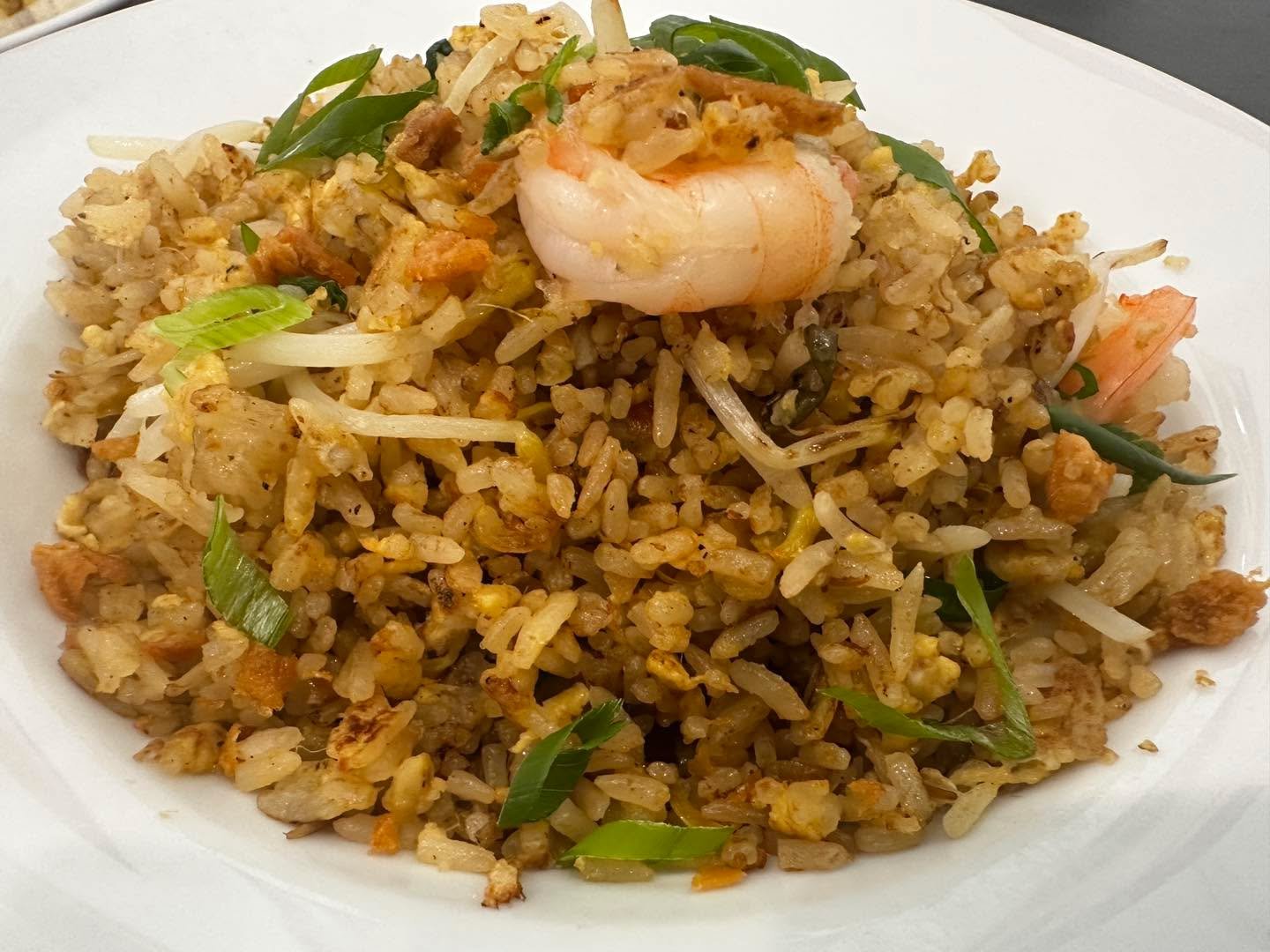 It&rsquo;s getting colder which means it&rsquo;s time to get your Singaporean foodie fix! Fried carrot cake, sambal fried rice, Katong laksa, even some Har Cheong Gai! 

Grab it in store or get it to go!

Lunch - 10am to 2:30pm Monday to Friday
Dinne