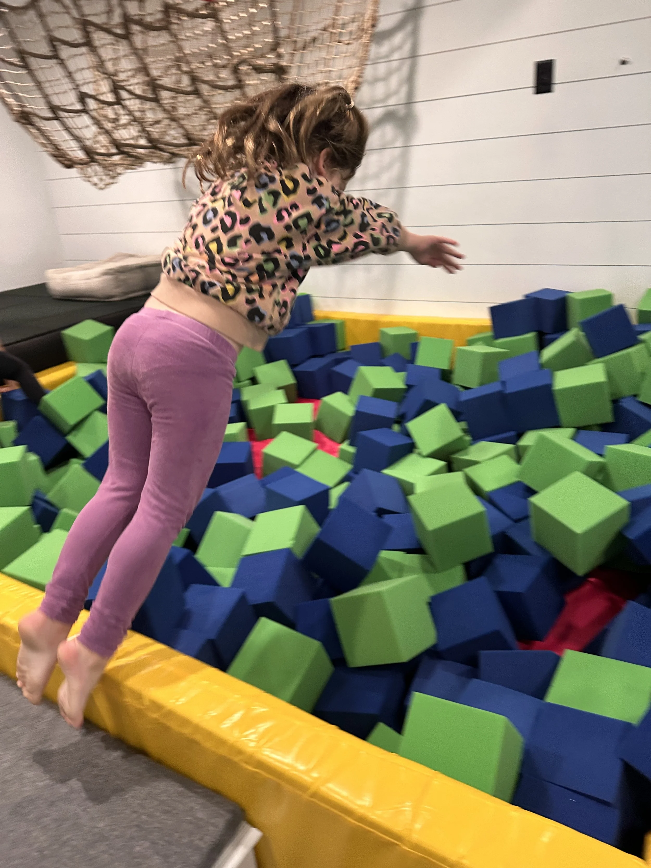 Kids indoor soccer training on turf – Phoenixville