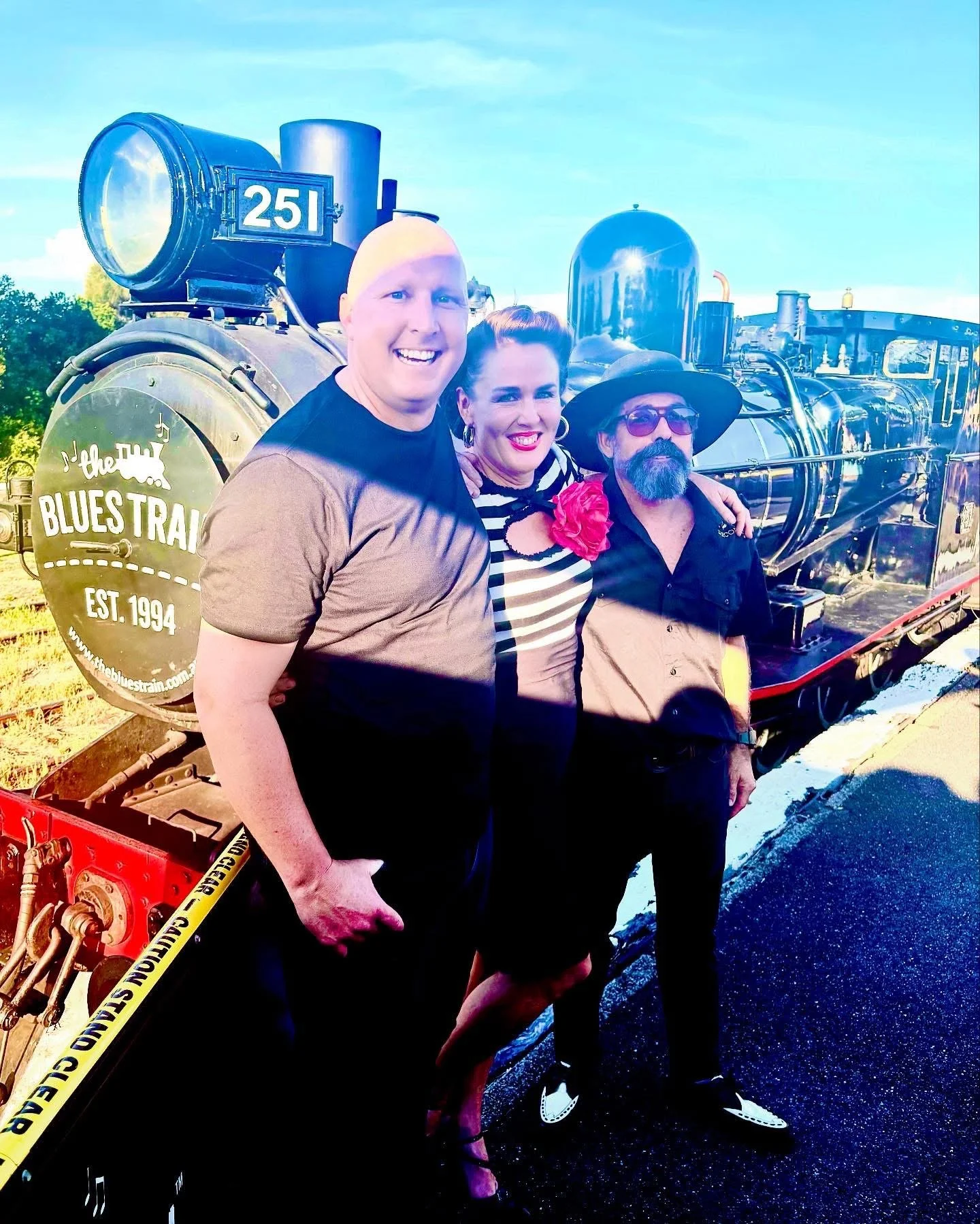 BLUESTRAIN333.JPG