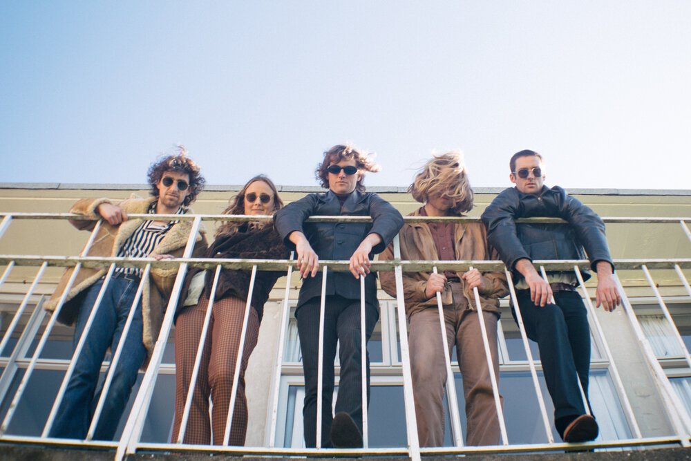 Mini Simmons: New Single 'Push And Pull'