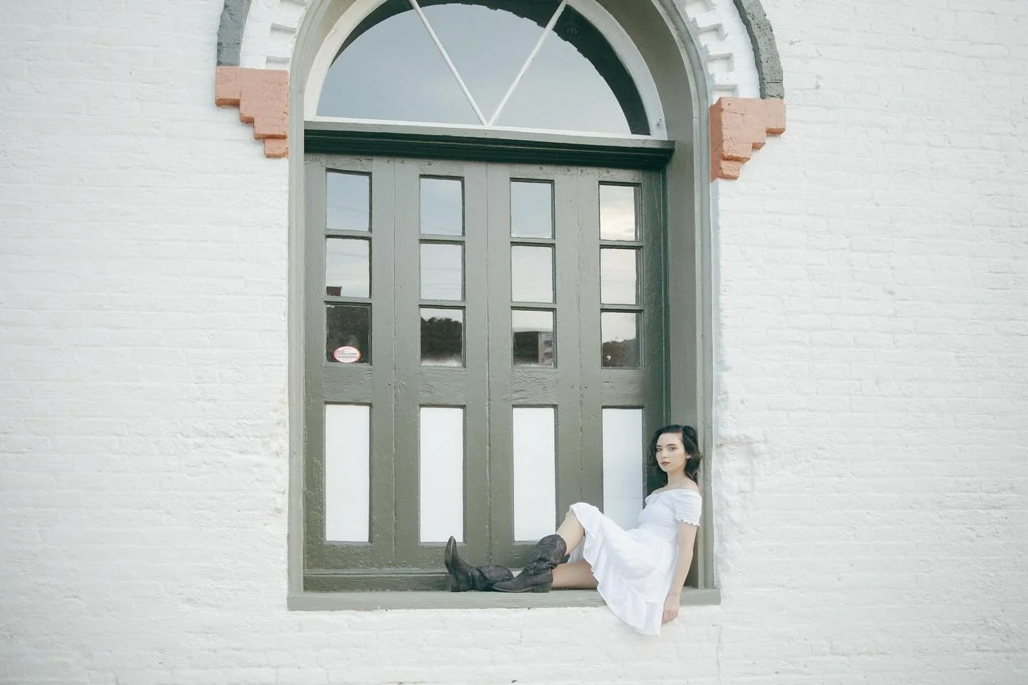 Thomasville, Georgia is the perfect spot for a downtown vibe. Obviously I&rsquo;m a little bias because I was born there, but it truly is a southern gem. #thomasville #georgiaphotographer #southgaphotographer #northgaphotographer #smalltown #charm #p