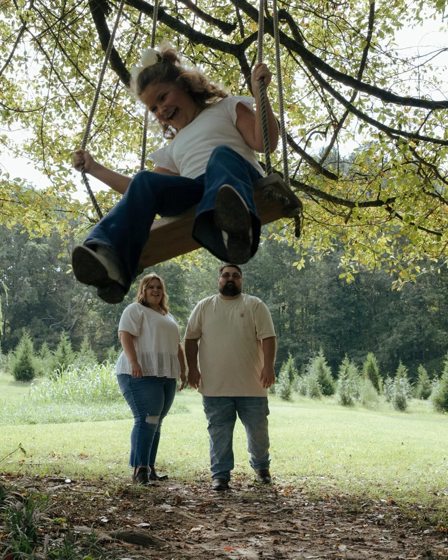 Proof that love looks good in every season. 💌 Whether it&rsquo;s saying yes forever or just holding tight to your favorite people, these are the little moments you&rsquo;ll want bottled up forever! #engagement #family #gaphotographer #photographer