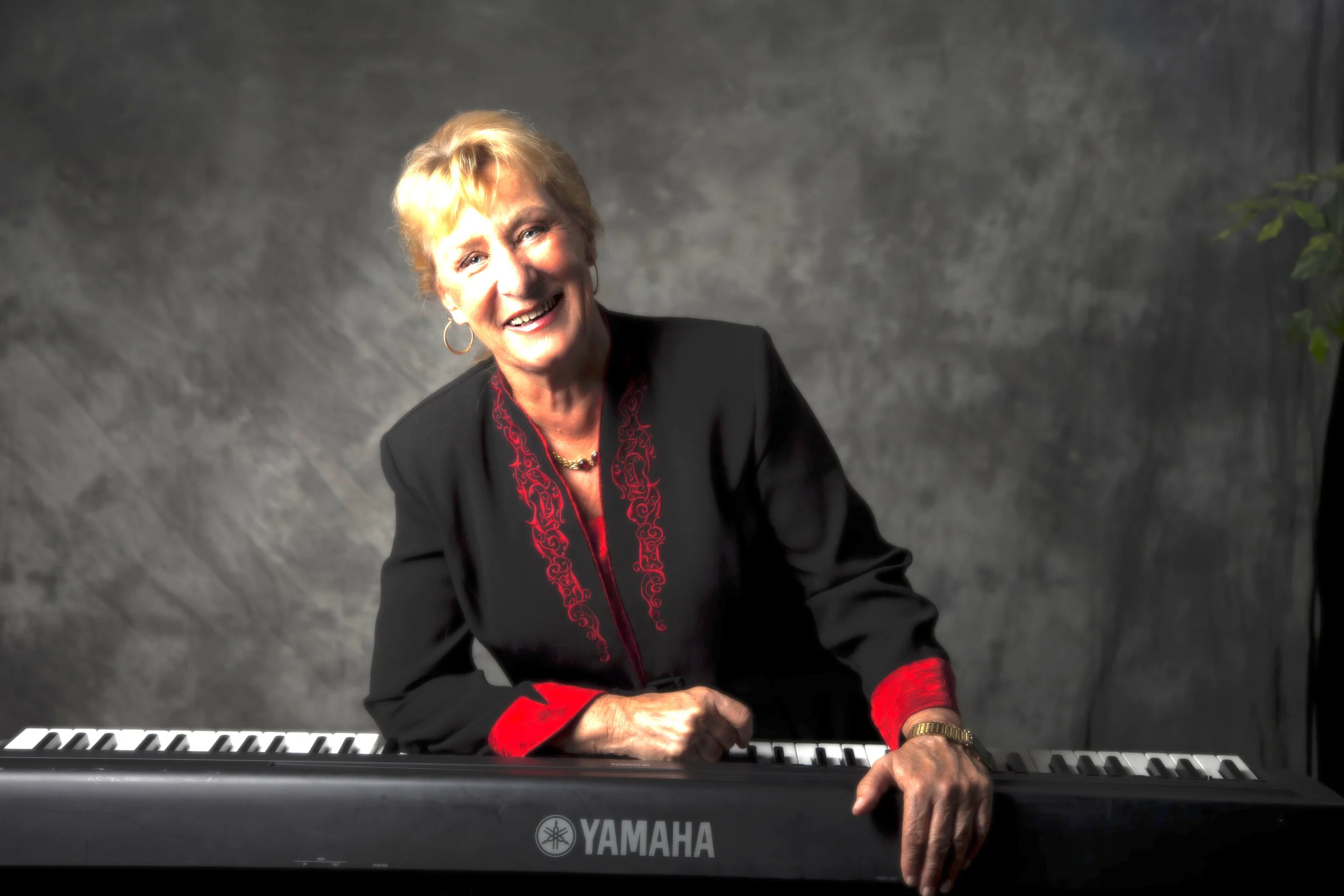 Live Music: The Roberta DeMuro Trio