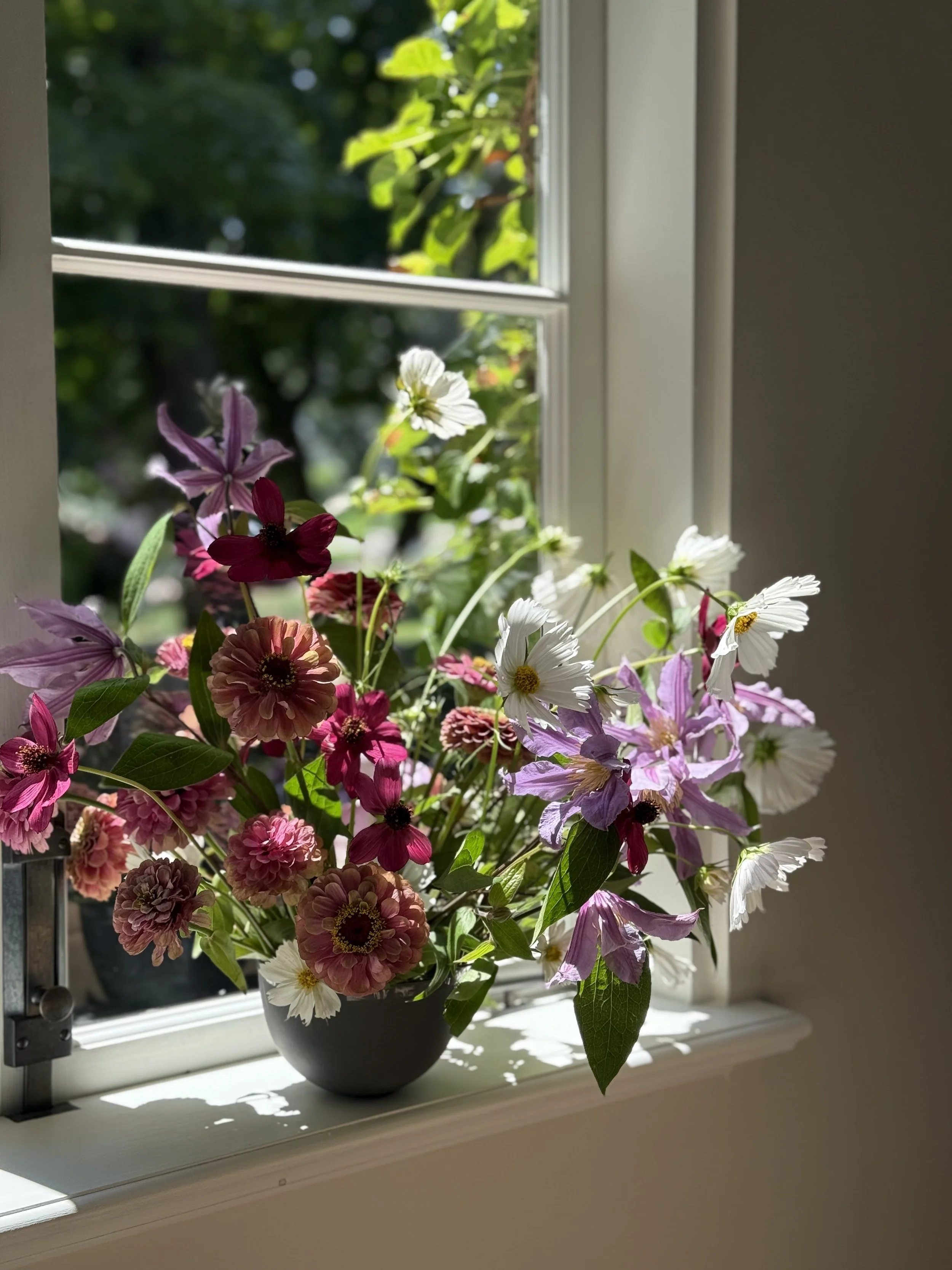LUKA SANDERS - INTERIORS FLORAL STYLING