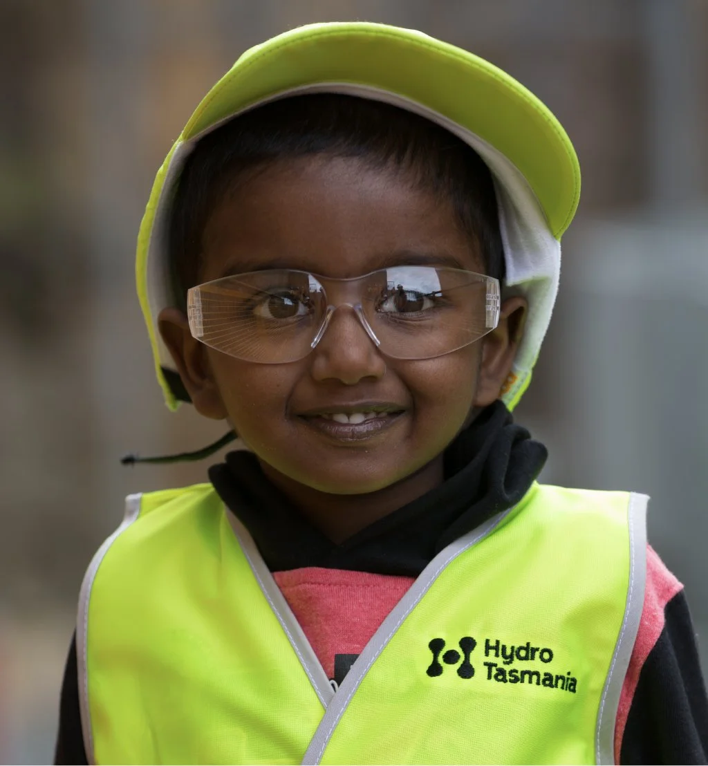 hydro_1024x1107_generation-hydro-child.jpg