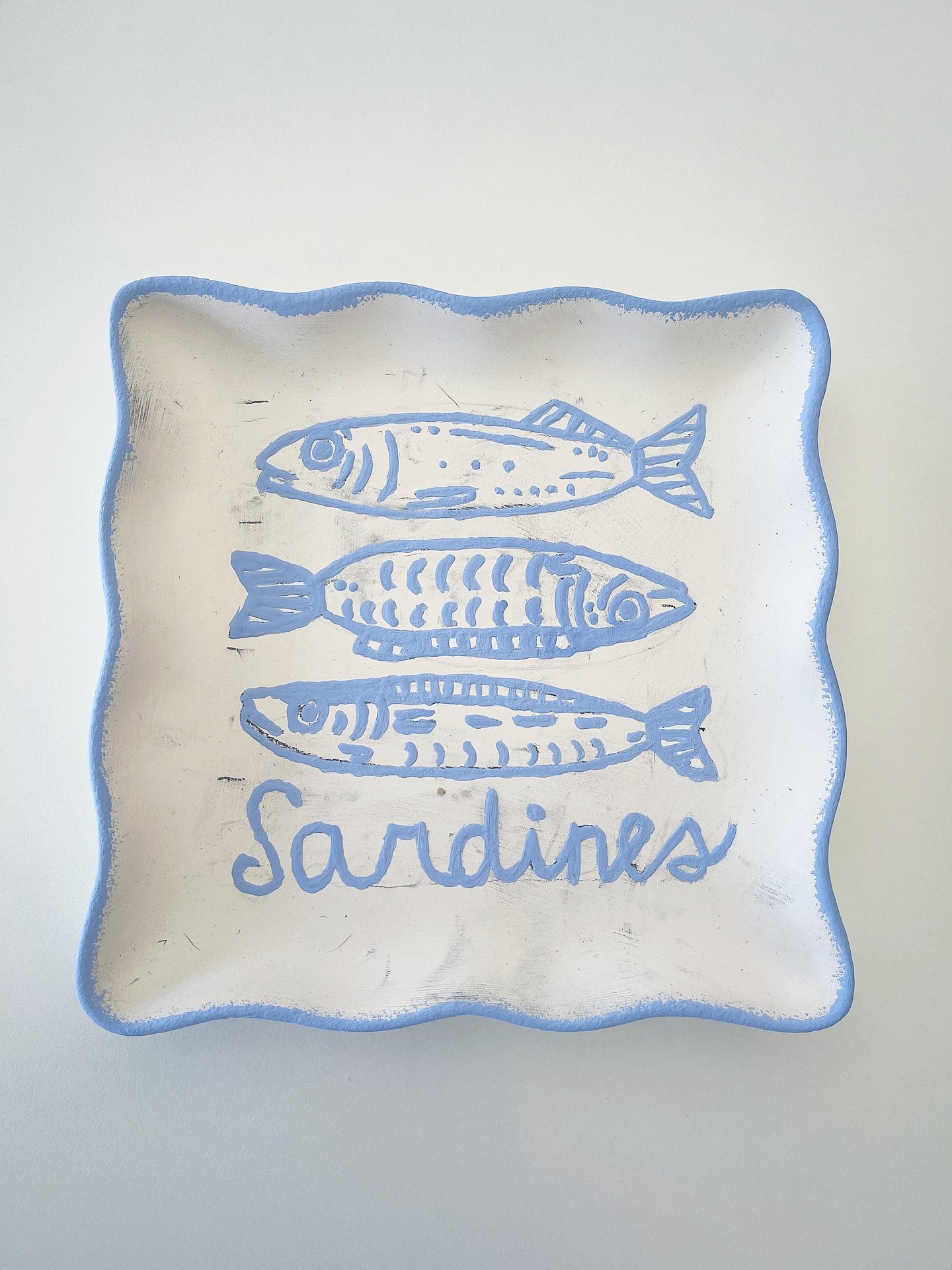 Hooked on sardines? 🐟🎨 You're in luck because they're here to stay this spring &amp; summer! 

Need a fun and creative activity? Swipe through for more sardine inspiration and discover your new favorite pottery painting spot in Austin / Lakeway 💙