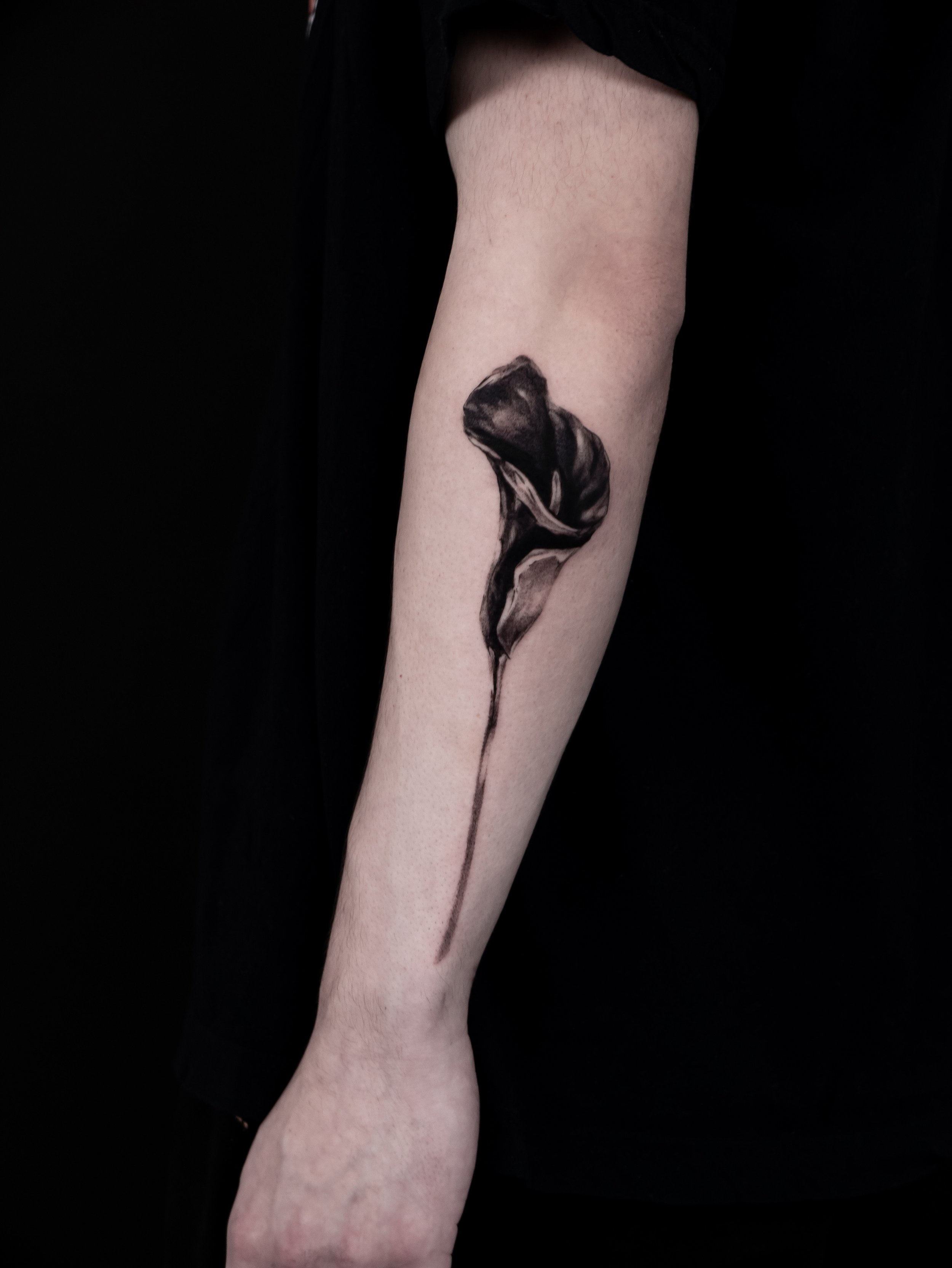 From liquid charcoal to ink
Floral piece inspired by a fragment of my painting

Booking open in San Francisco
@sashatattooingessential

Waitlist available in Boston, DC, NYC, LA, Portland OR

#surrealisttattoo #floraltattoo #darkfloral #sanfranciscot