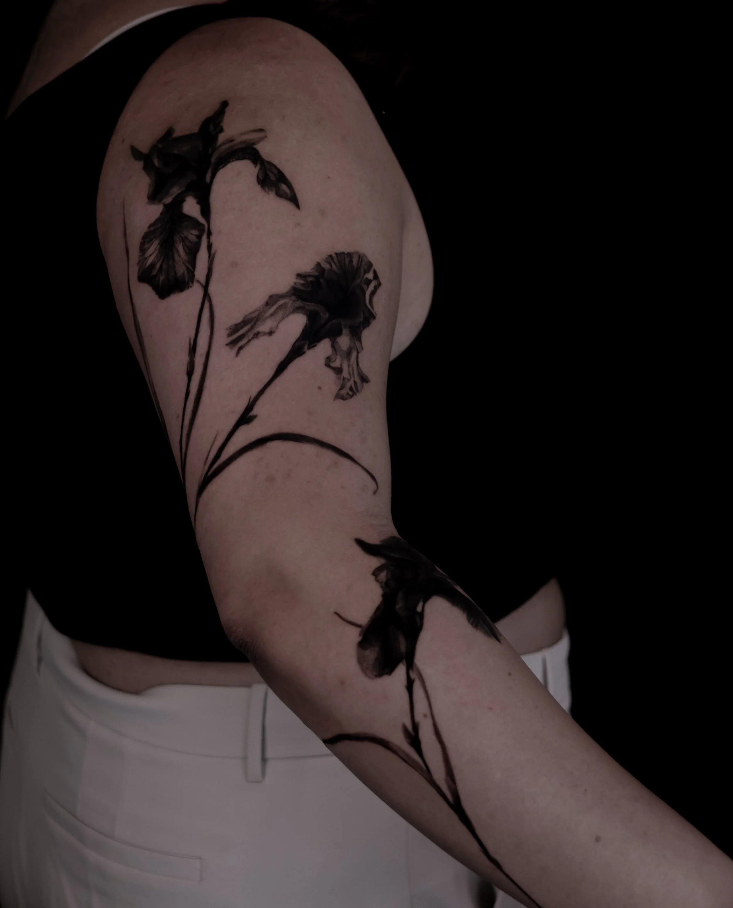 Custom floral composition with one of my favourites - black irises 💖

Designs and booking- link in bio

Booking November in San Francisco and Portland OR

#darkfloral #floraltattoo #iristattoo #sanfranciscotattoo