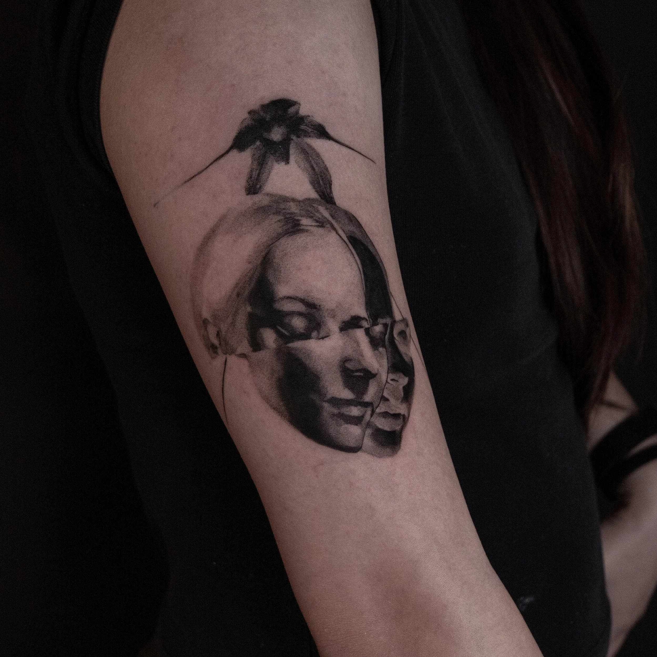 One of my available designs - catalogue link in bio 🌹 Swipe to see the inverted version

Booking open:
November - San Francisco @sashatattooingessential 
Nov 19-23 - Portland OR @tattoo.kado

Booking form - link in bio

#sanfranciscotattoo #inverted