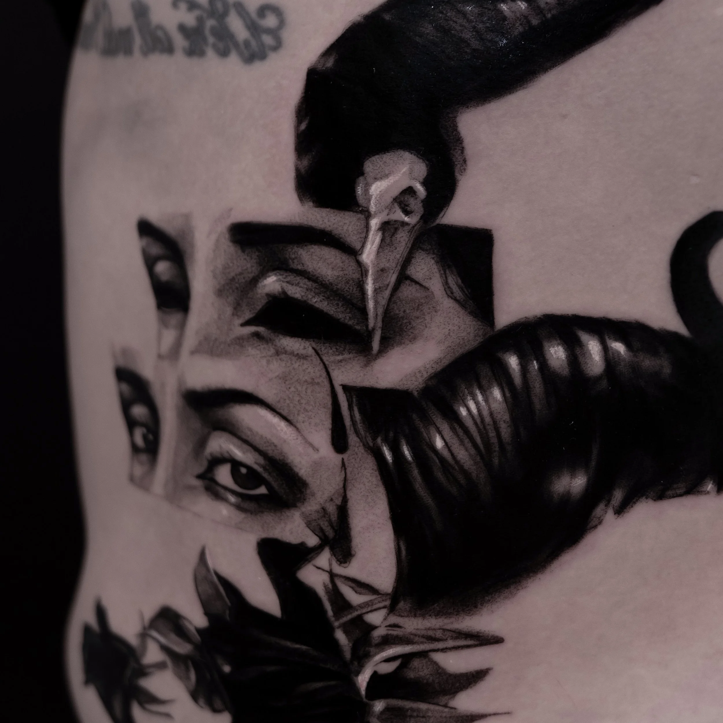 Recognise the character? 🩸🌹

Booking open:
November - San Francisco
11/19-11/23 - Portland OR

#surrealismtattoo #maleficenttattoo #sanfranciscotattoo #portlandtattoo