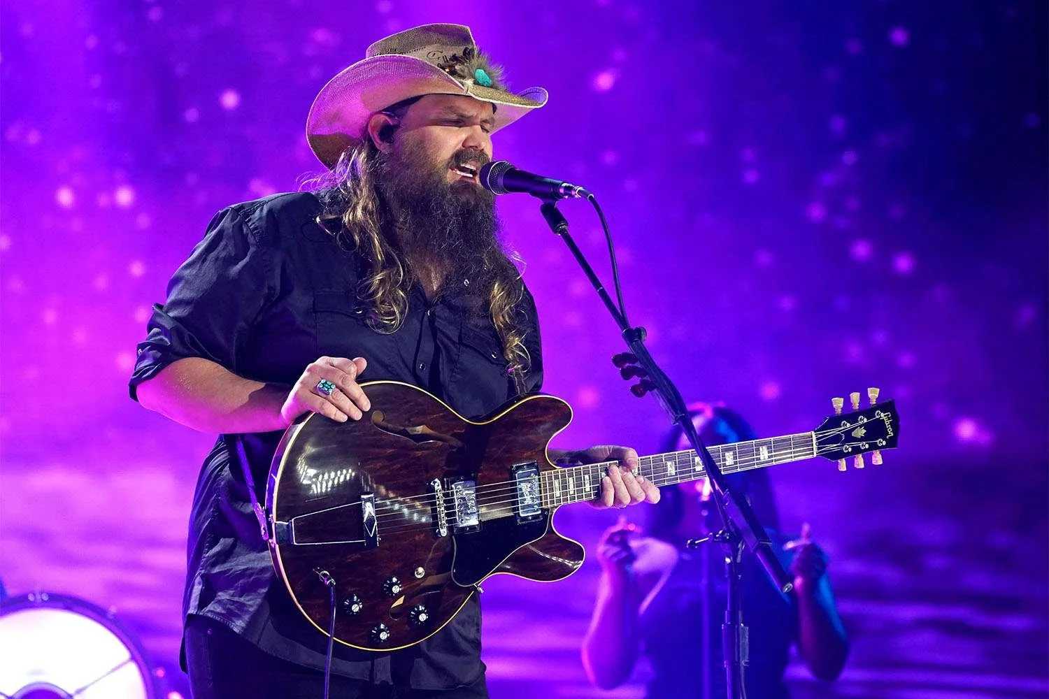 chris-stapleton-performing-5e7ab28f2a7b417fa37d8853171aa4f0.jpg