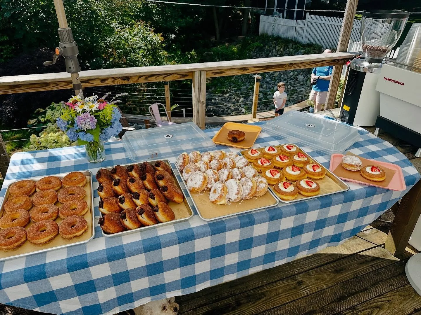 Who wouldn&rsquo;t want a doughnut on a Sunday morning 

#doughnut #dounuts #donutsofinstagram #sundaysareforthesociety