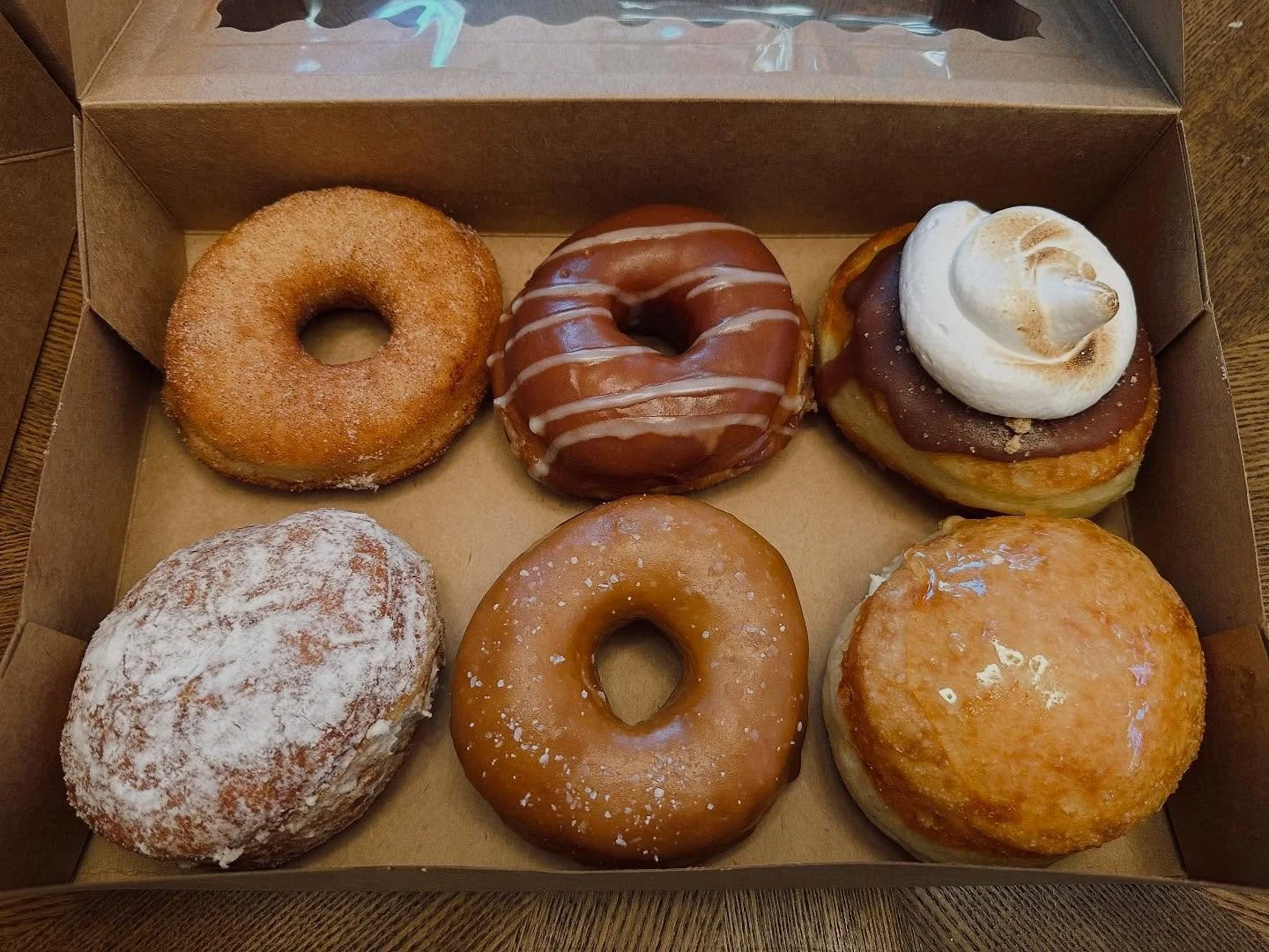 Sunday Flavors:
Cr&egrave;me Br&ucirc;l&eacute;e 
S&rsquo;mores
Salted Caramel
Chocolate Glaze
Cinnamon Sugar
Apple Cider Mascarpone 

#donuts #doughnuts #donutsofinstagram #sundaysareforthesociety