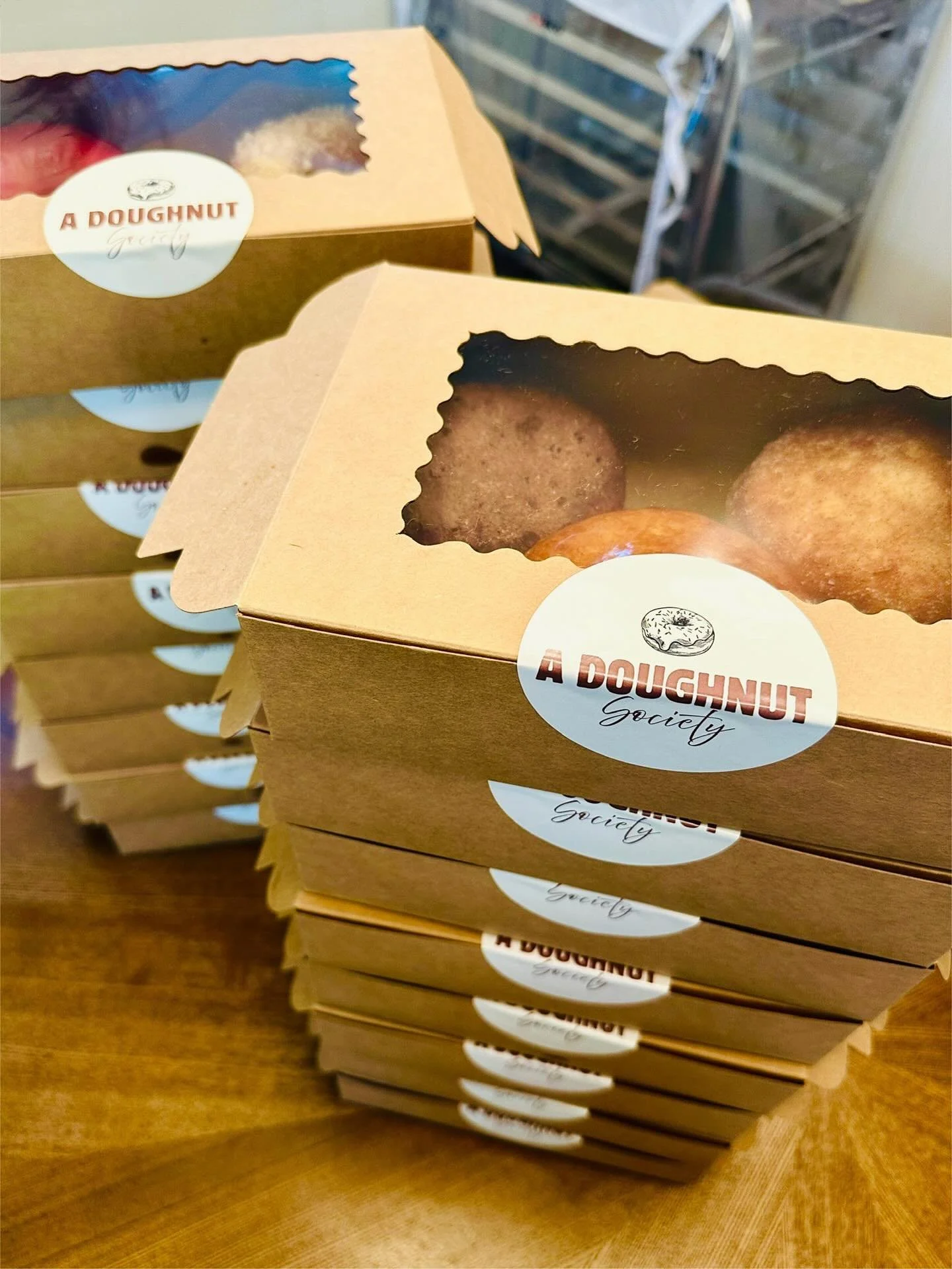 Fall Flavors: cr&egrave;me br&ucirc;l&eacute;e, apple pie, pumpkin cheesecake, chocolate ganache, cranberry orange glaze, brown butter crumble
#donuts #doughnuts #donutsofinstagram #sundaysareforthesociety