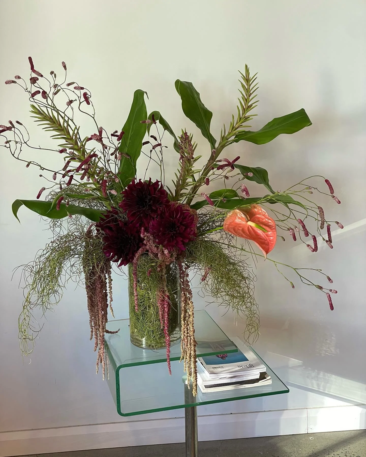 (˶˃ ᵕ ˂˶) .ᐟ.ᐟ something a lil different from me for art club
a moody piece for charcoal night, led by @chiccohammers 
thank you for trusting me 🫂
@lilmamas.studio 
@musongambogo 
@sinta4the