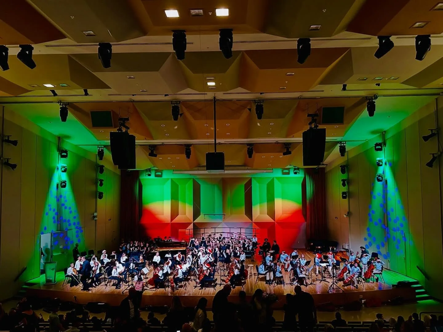 My students had their Middle school concert yesterday! 🎉🎉🎉
Also, it was the first concert ever for my fourth graders!

#doublebass #bassteacher #youngbassist #christmasconcert