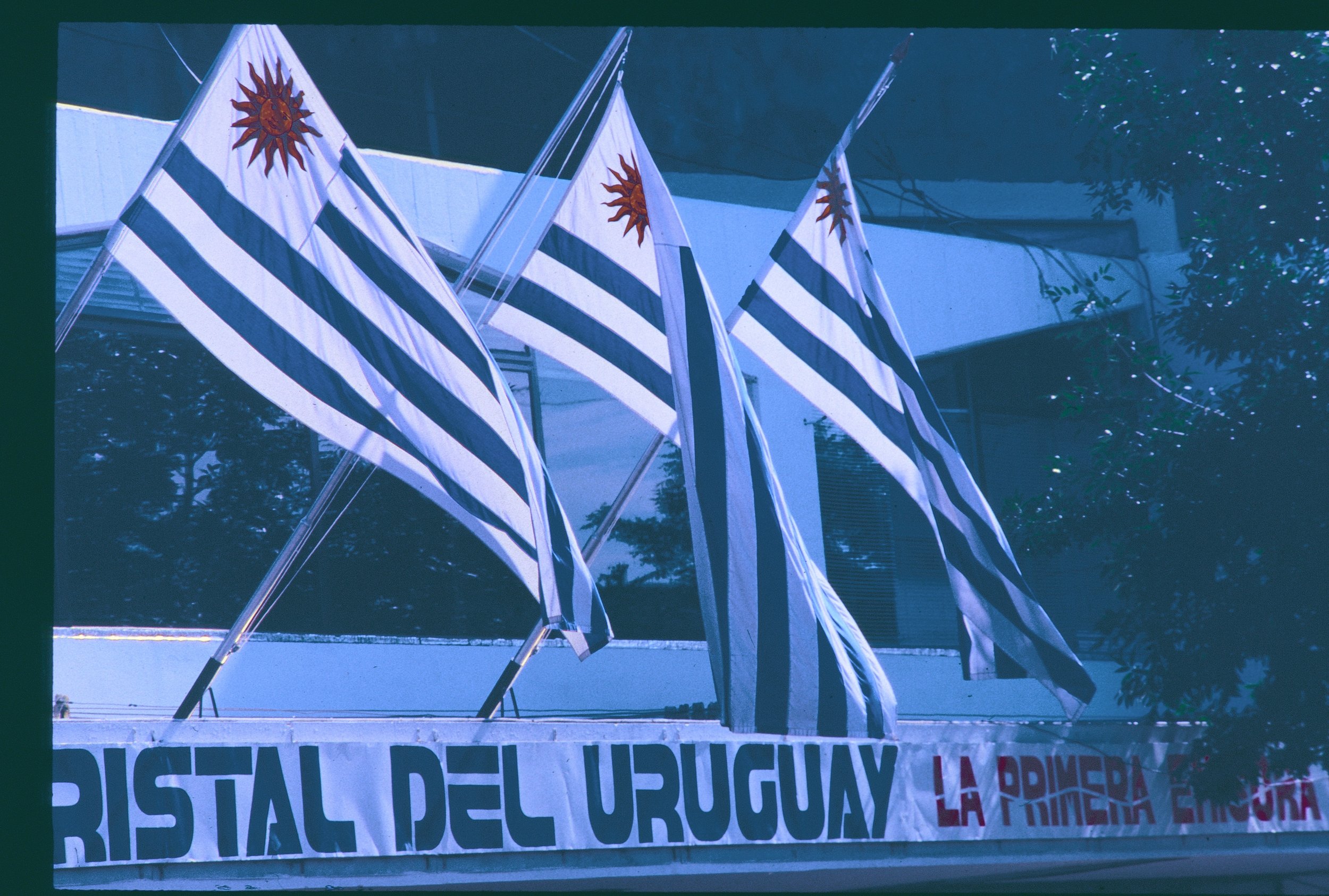 URU 1996 Flags Radio Cristal .jpg