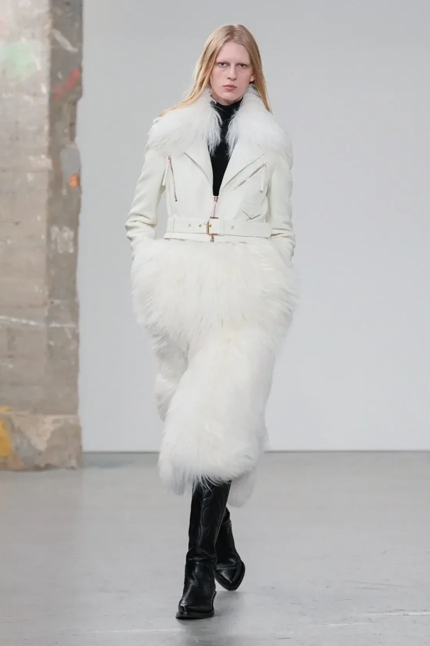 Gabriela-Hearst-Fall-Winter-2025-Paris-Fashion-Week-3-860x1290.webp